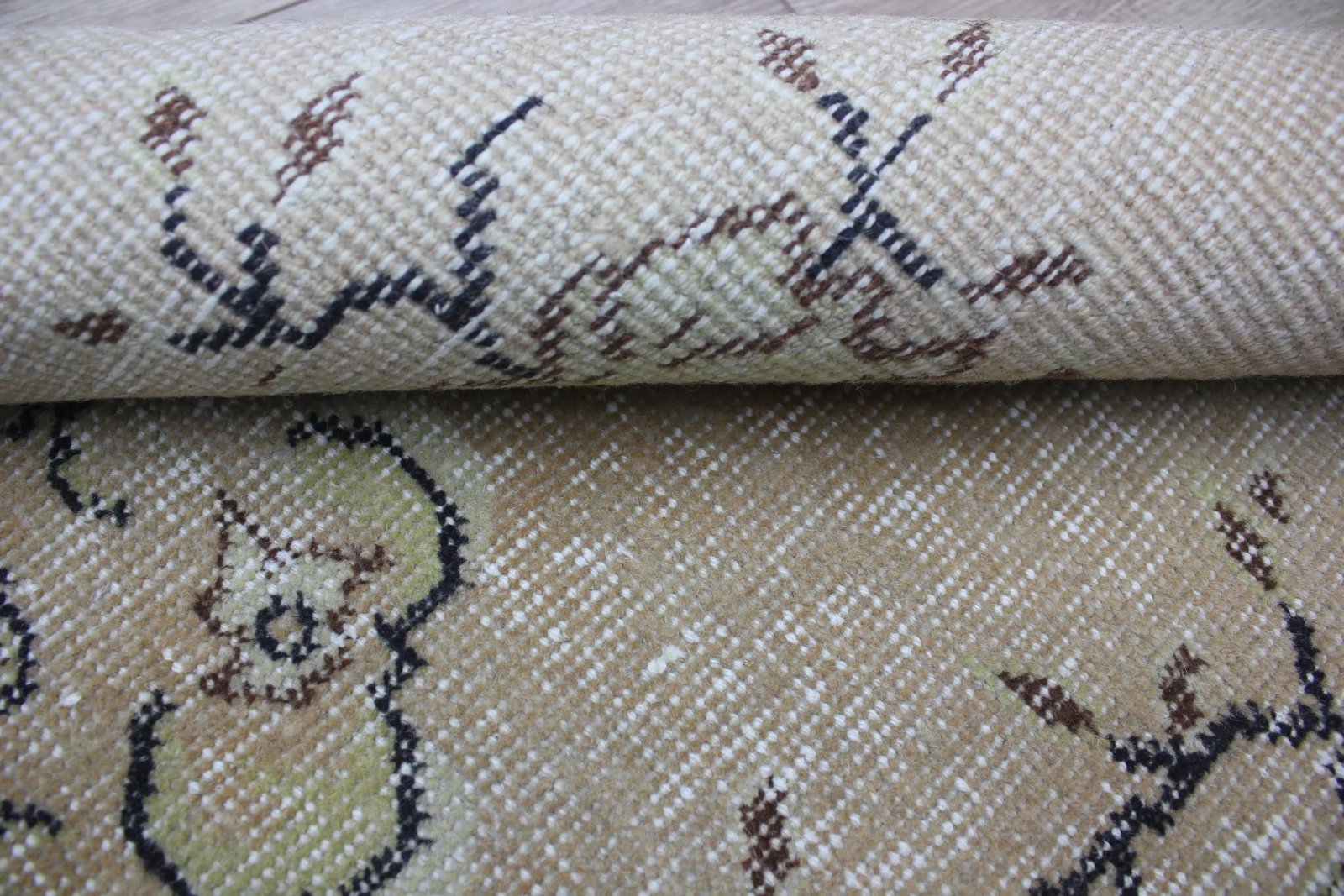 Mid 20th Century Beige Floral Area Rug - 11