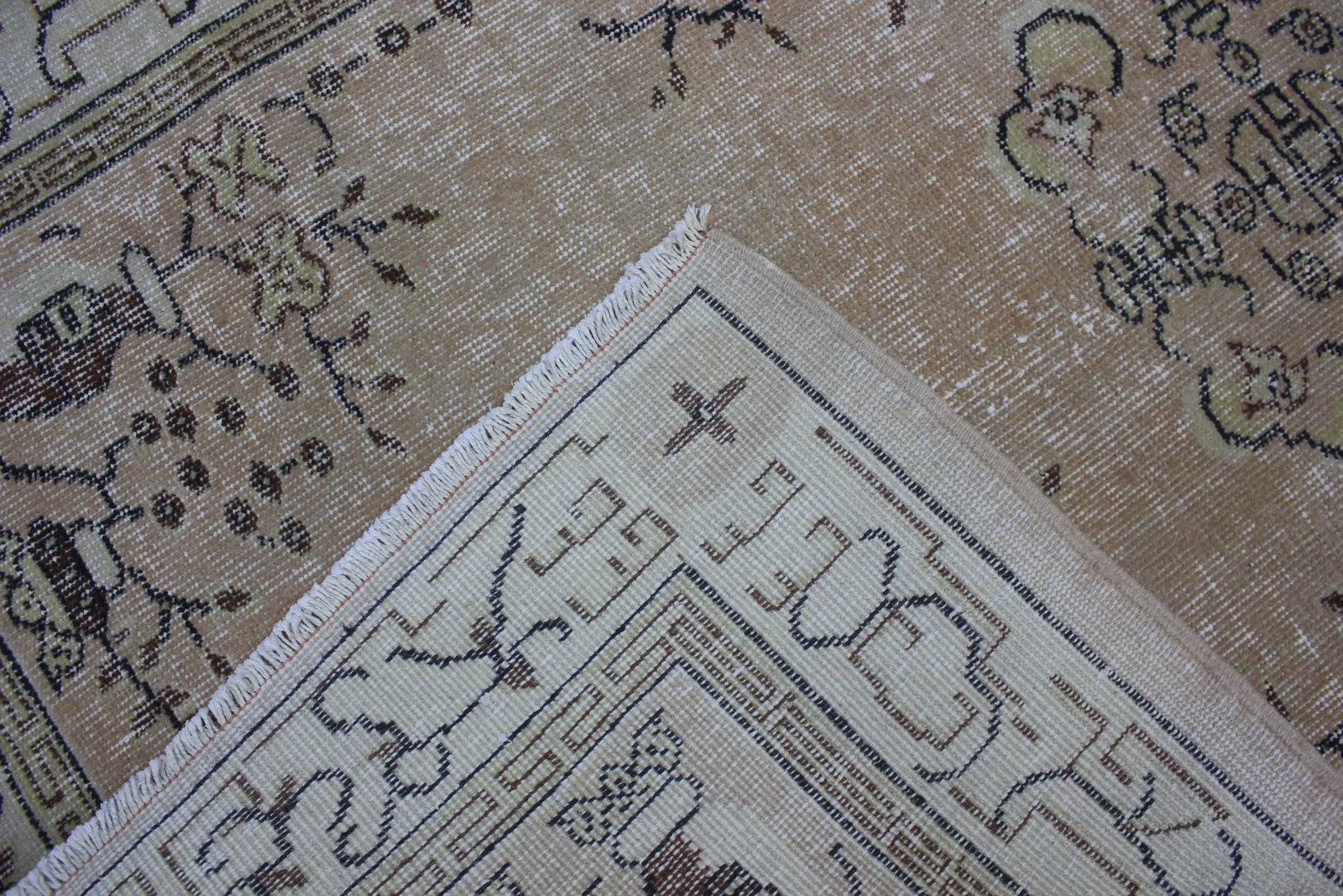 Mid 20th Century Beige Floral Area Rug - 12