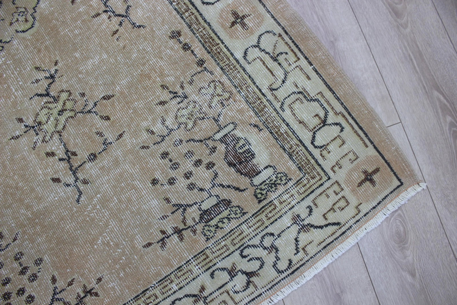 Mid 20th Century Beige Floral Area Rug - 5