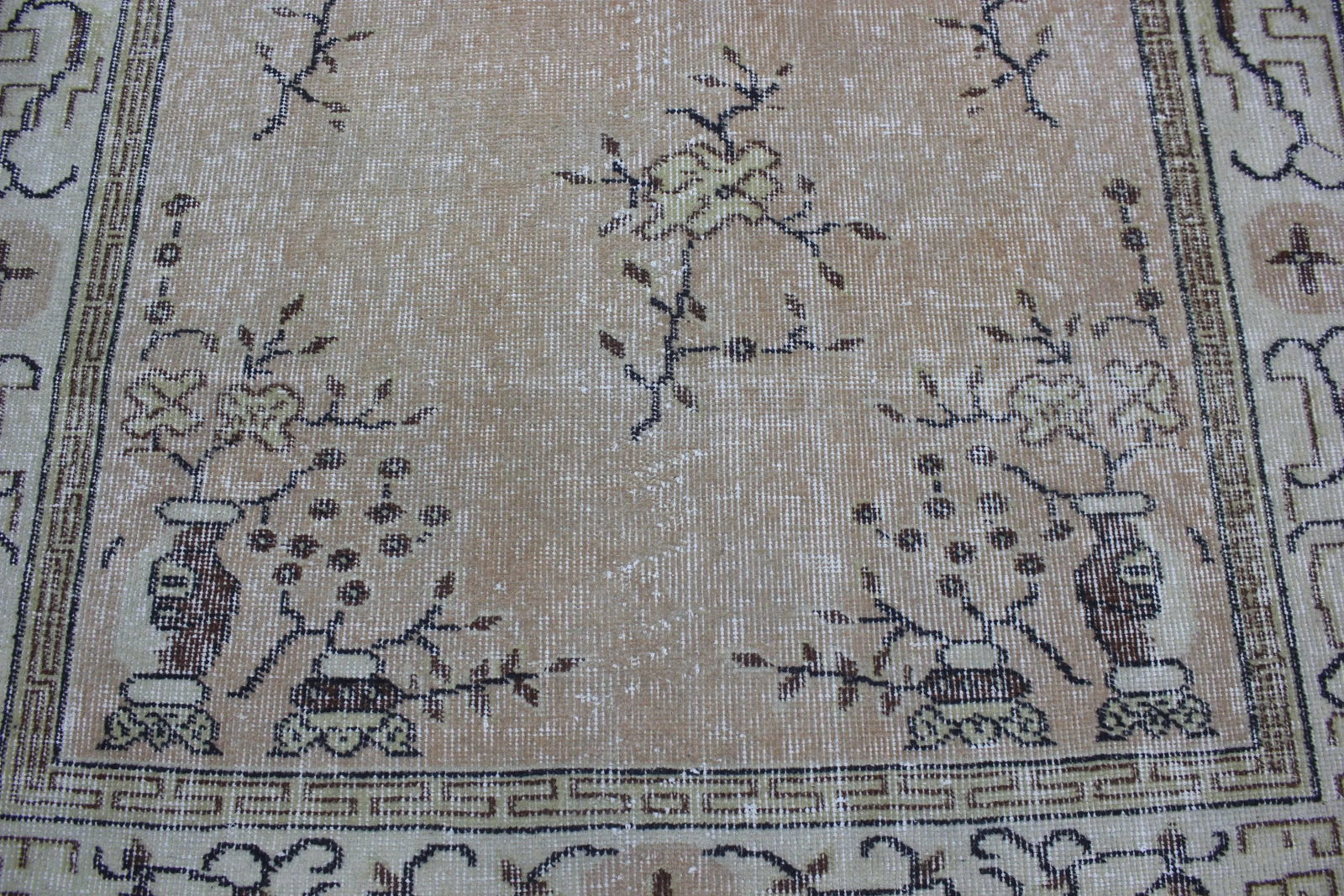 Mid 20th Century Beige Floral Area Rug - 6