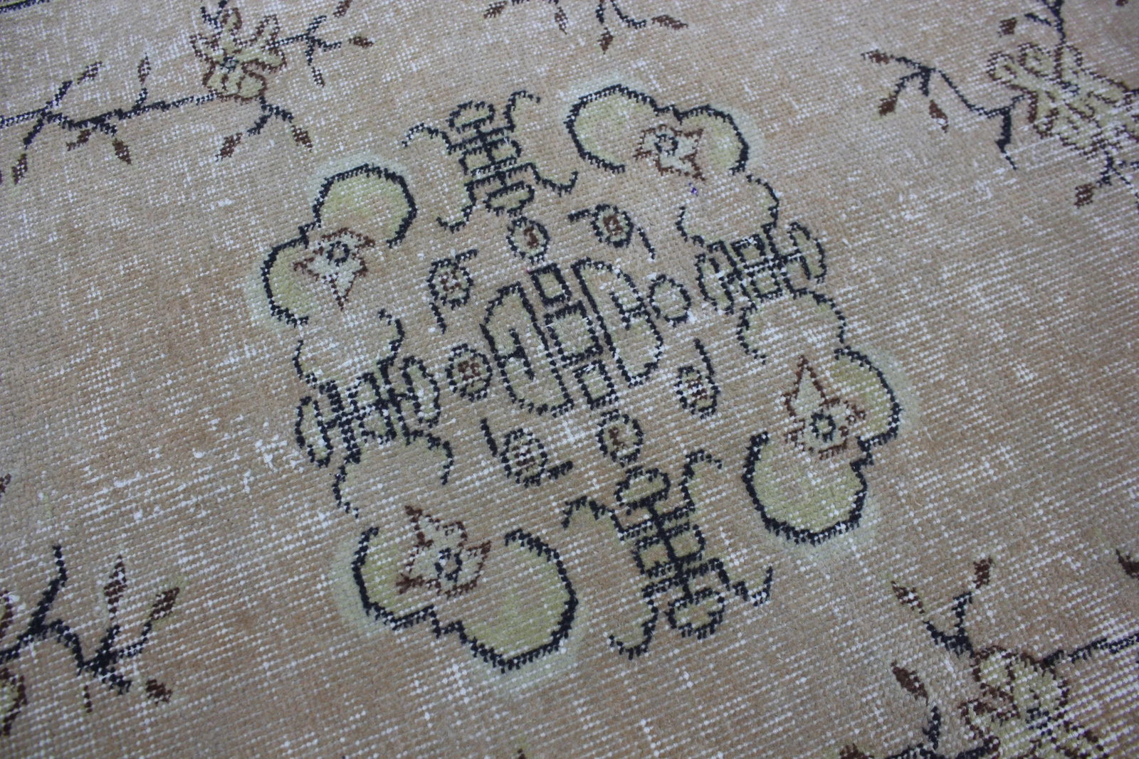 Mid 20th Century Beige Floral Area Rug - 8