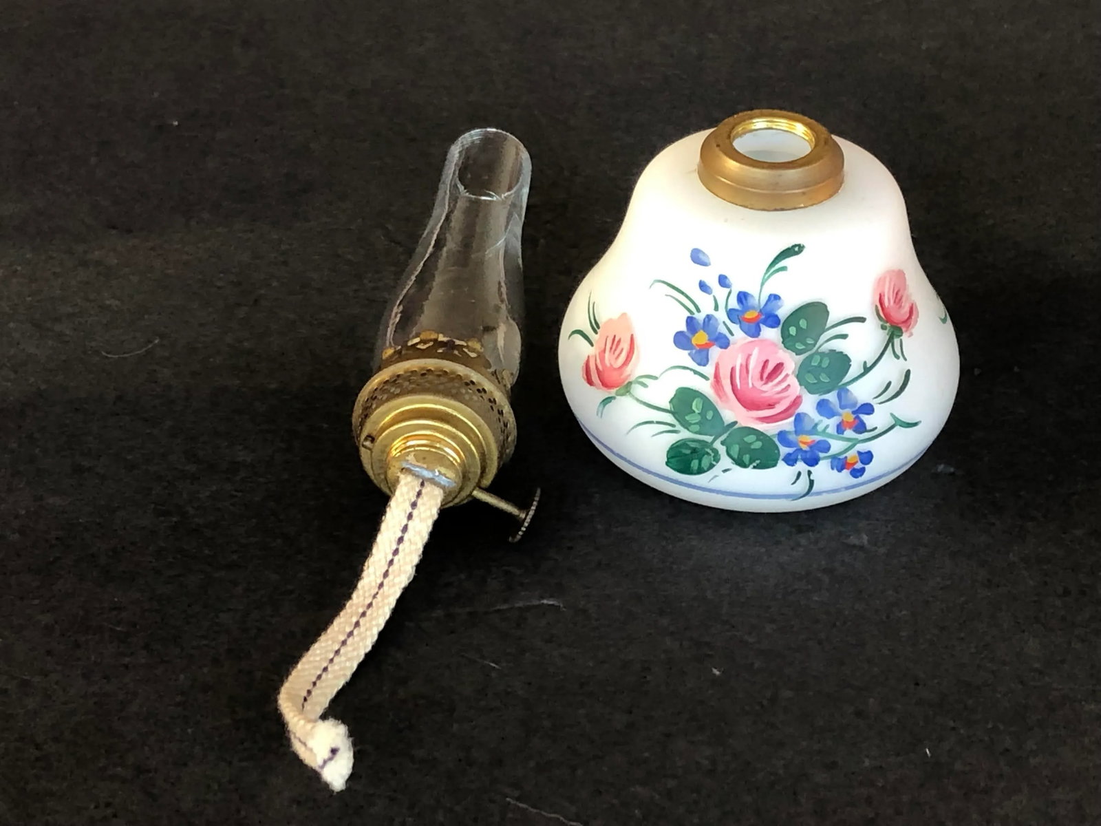 Antique Hand Painted Victorian Glass Oil Lamp - 11