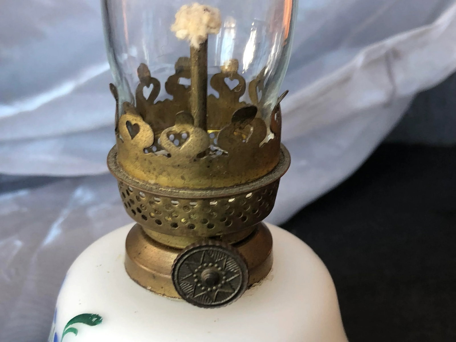 Antique Hand Painted Victorian Glass Oil Lamp - 8