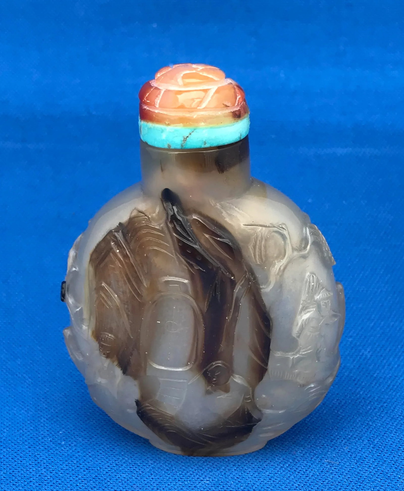Antique Montana Moss Agate Floater Snuff Bottle With Carving - 2