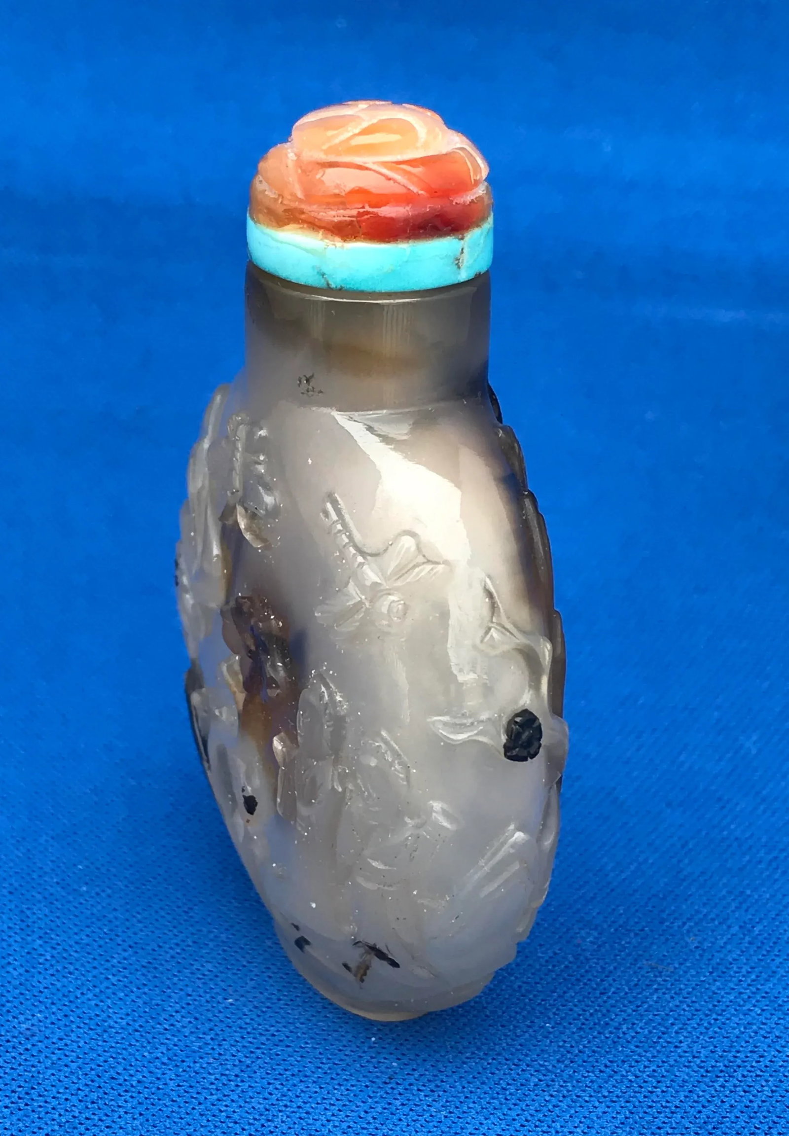 Antique Montana Moss Agate Floater Snuff Bottle With Carving - 4