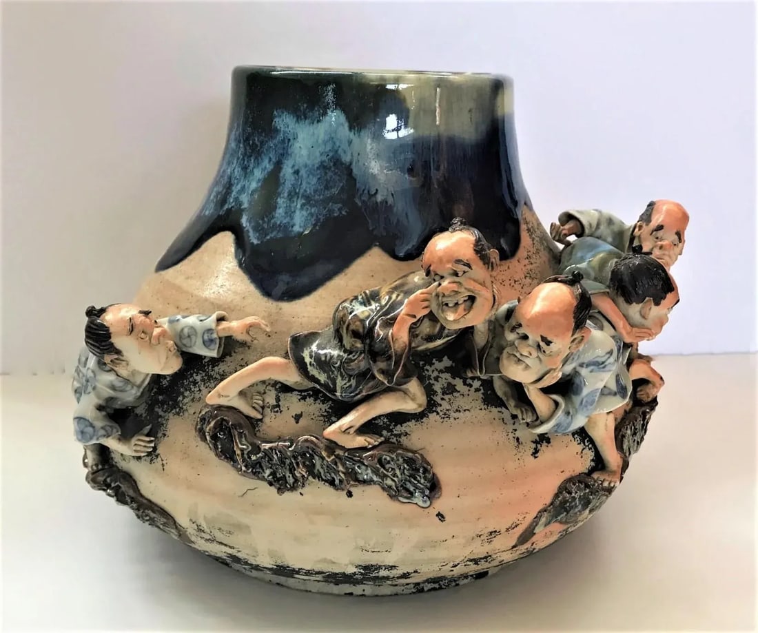 1920s Sumida Gawa Vase With Figures by Famous Potter Ishiguro Koko - 12