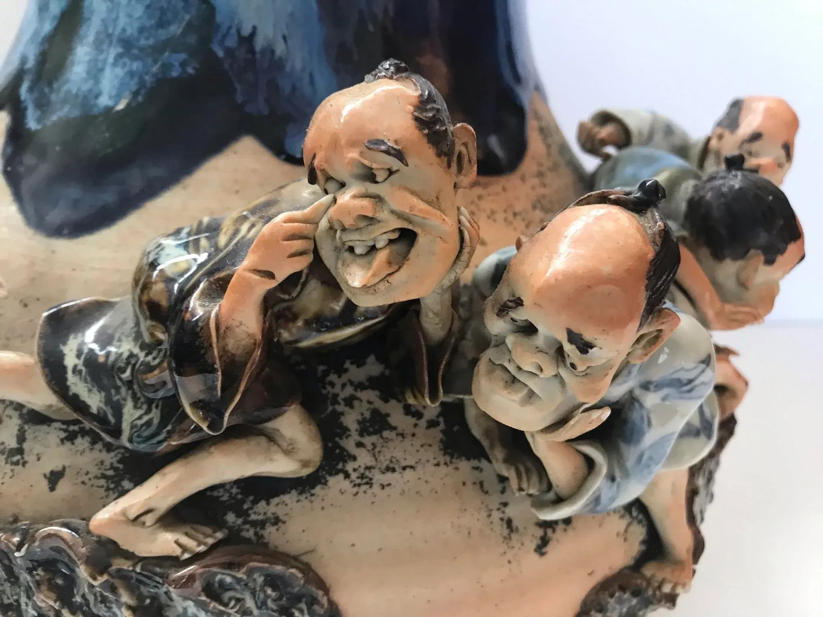 1920s Sumida Gawa Vase With Figures by Famous Potter Ishiguro Koko - 6
