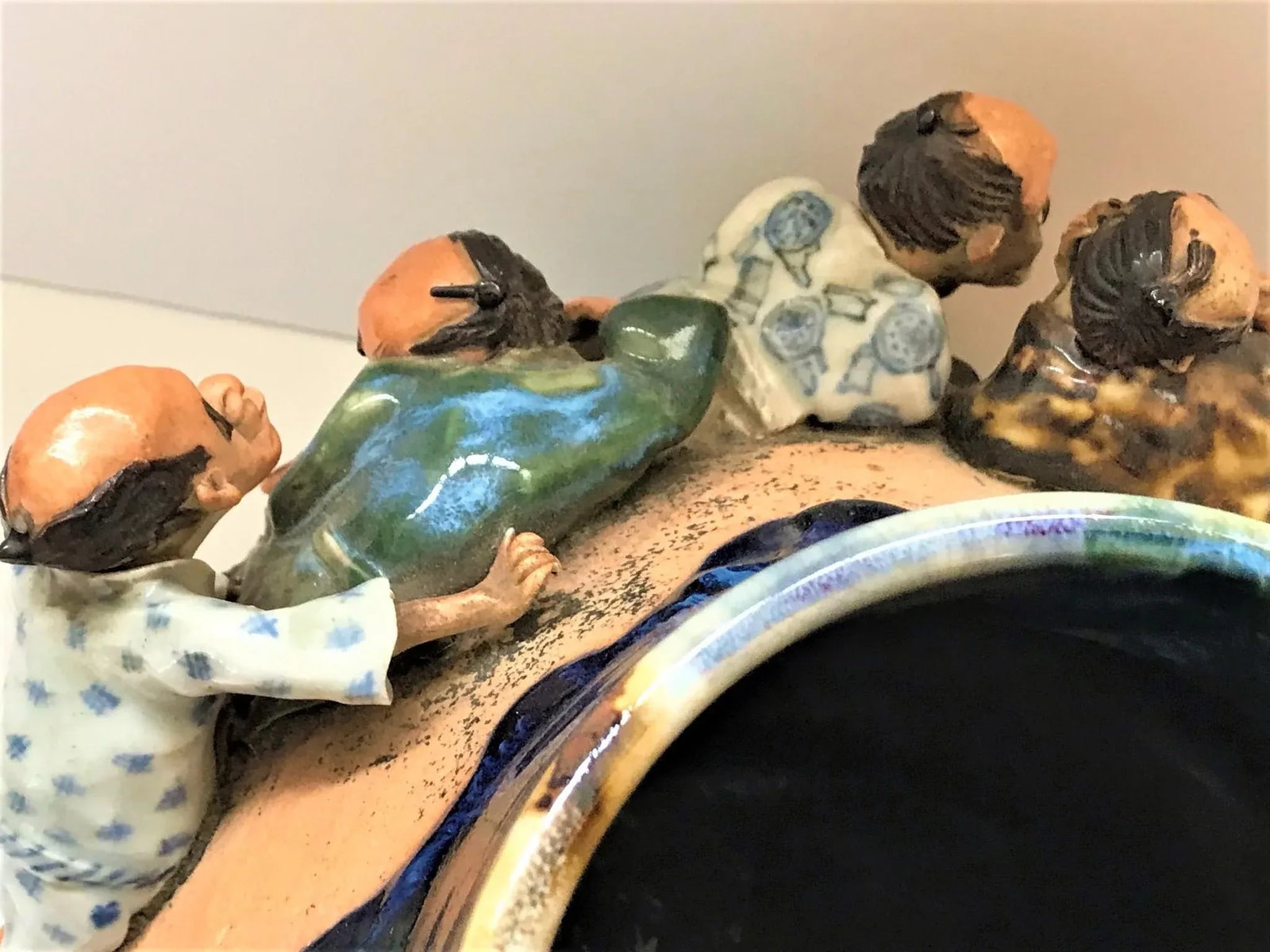 1920s Sumida Gawa Vase With Figures by Famous Potter Ishiguro Koko - 8