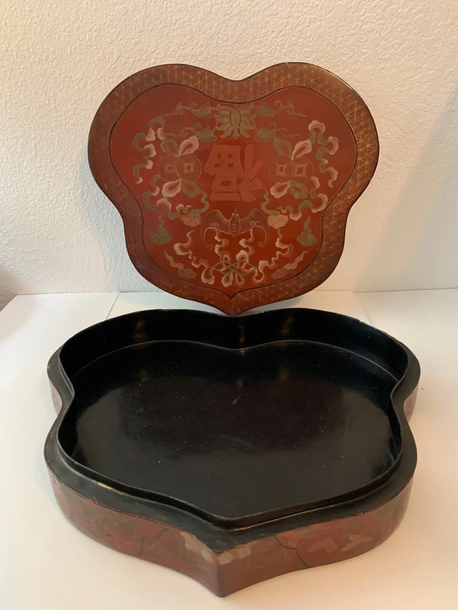 Charming Antique Chinese Heart-Shaped Wedding Box From the 1910s - 8