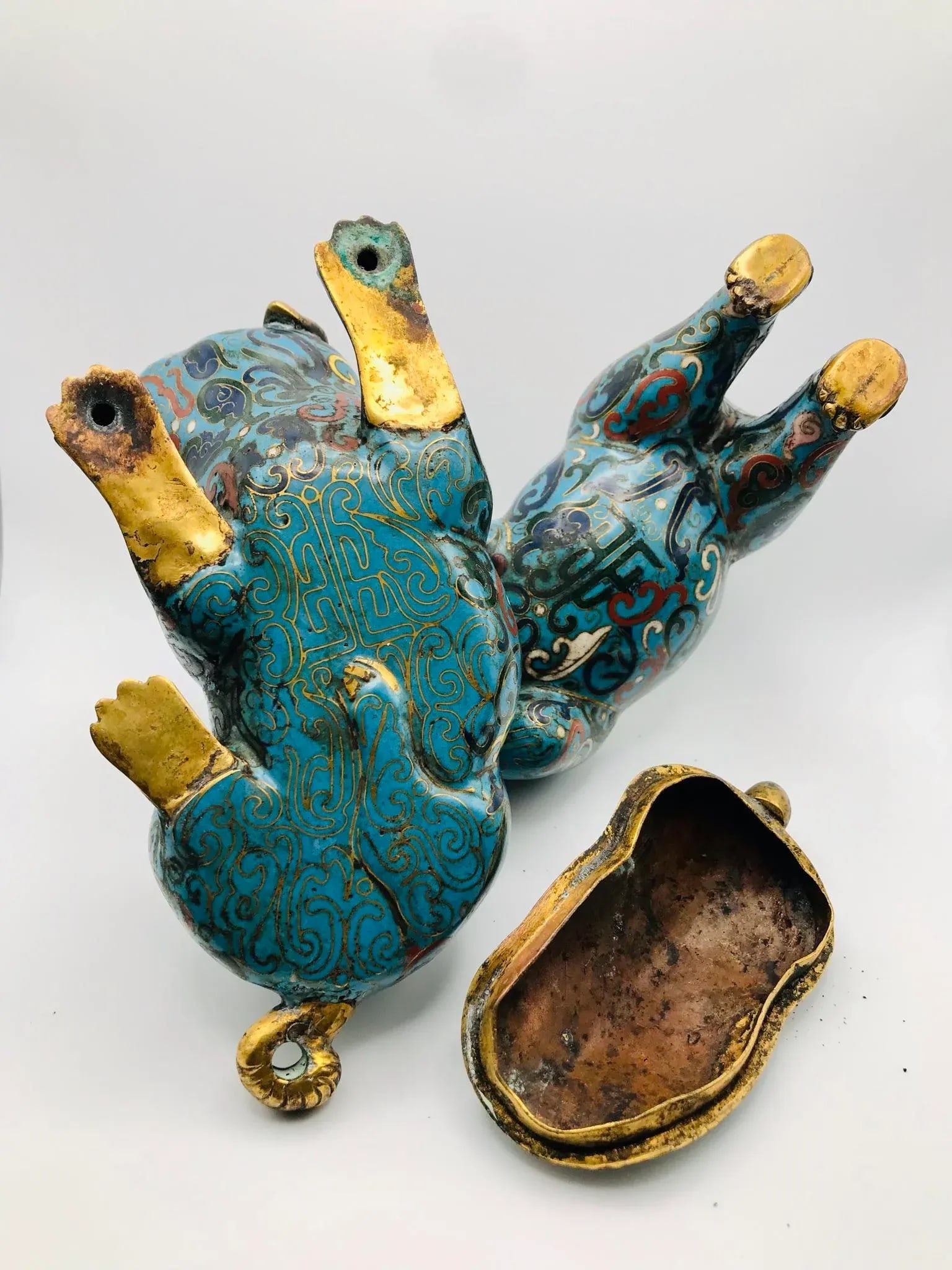 Mid 19th Century Playful Cloisonne Puppies on a Wood Stand From the Qing Dynasty - 10