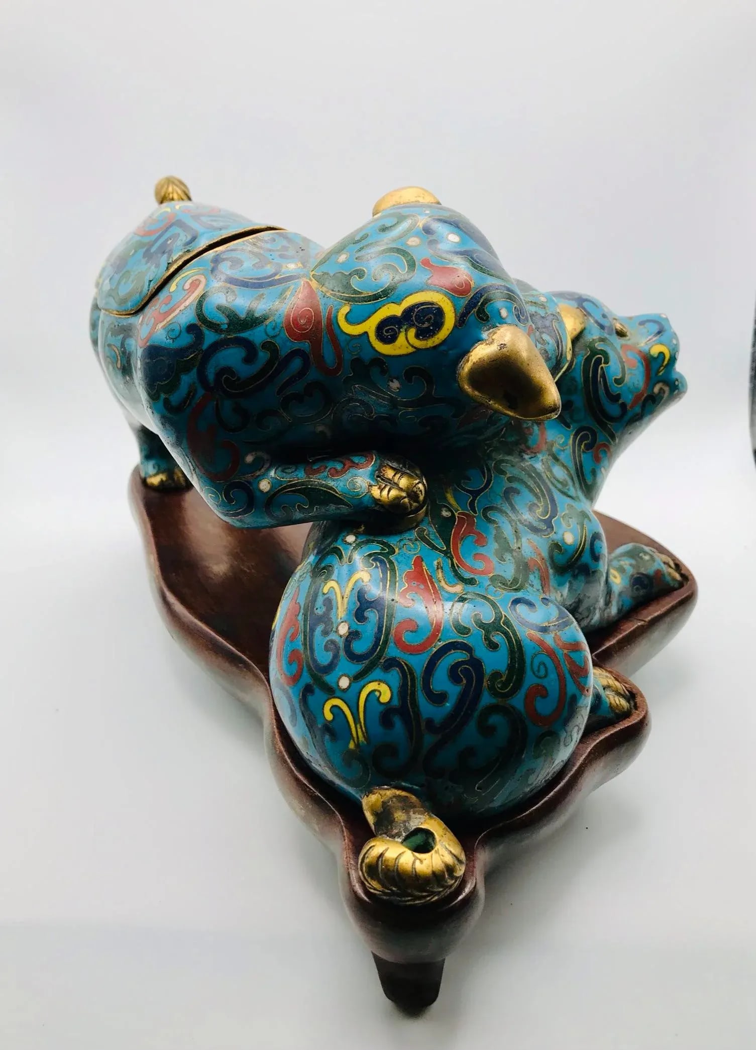Mid 19th Century Playful Cloisonne Puppies on a Wood Stand From the Qing Dynasty - 3