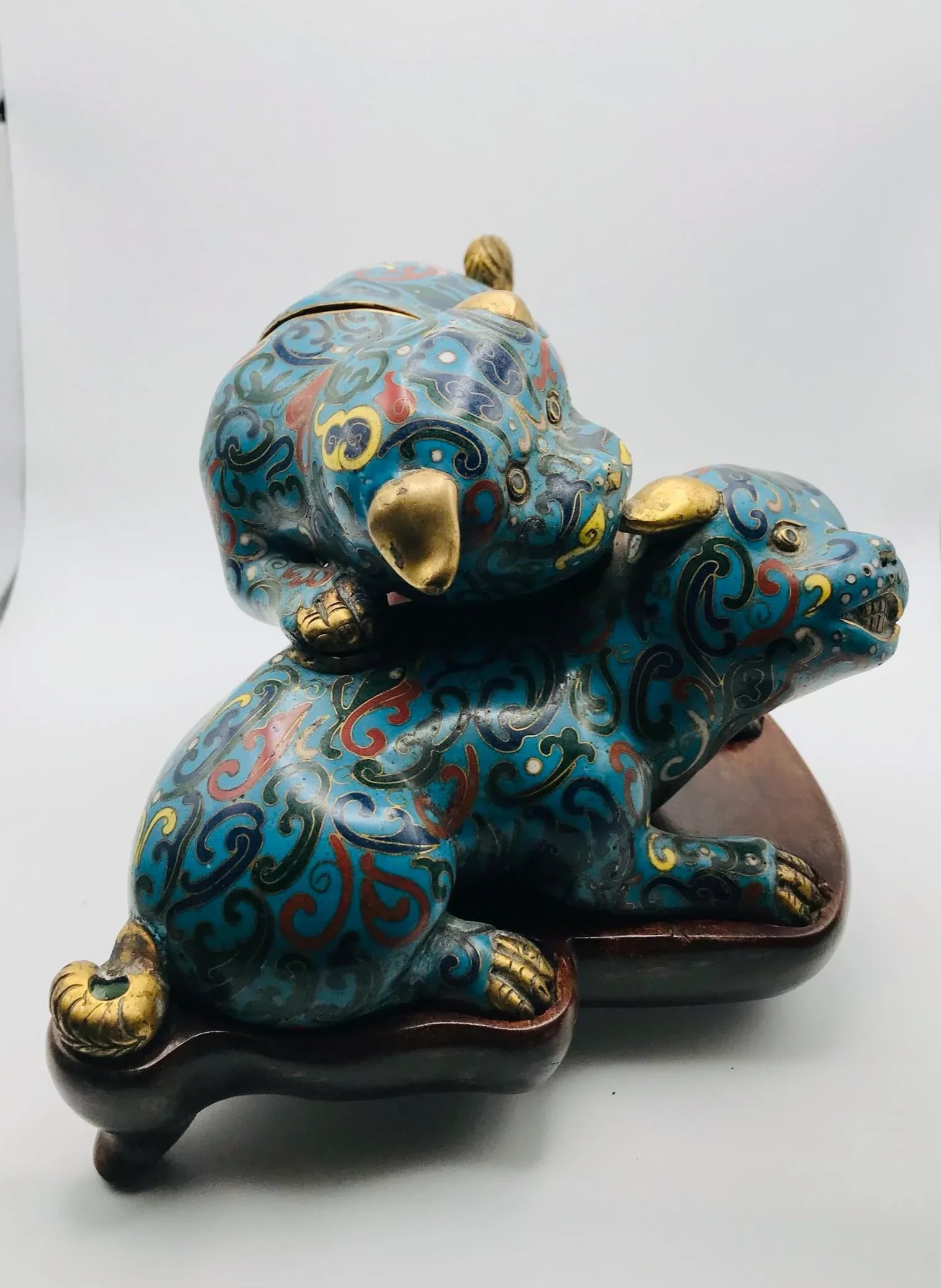 Mid 19th Century Playful Cloisonne Puppies on a Wood Stand From the Qing Dynasty - 9