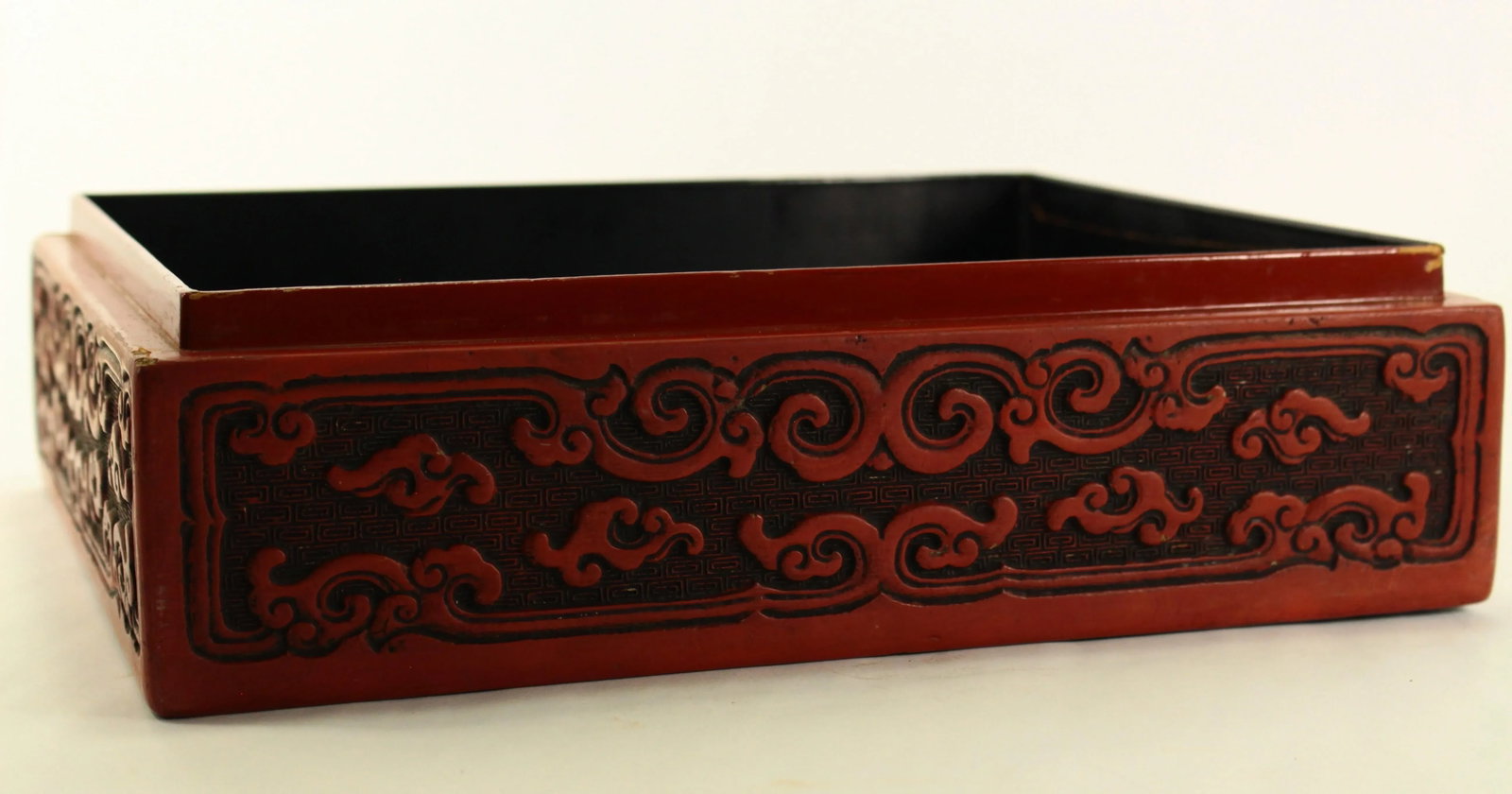 19th Century Chinese X-Large Red Cinnabar Box With Mountainous Landscape - 11