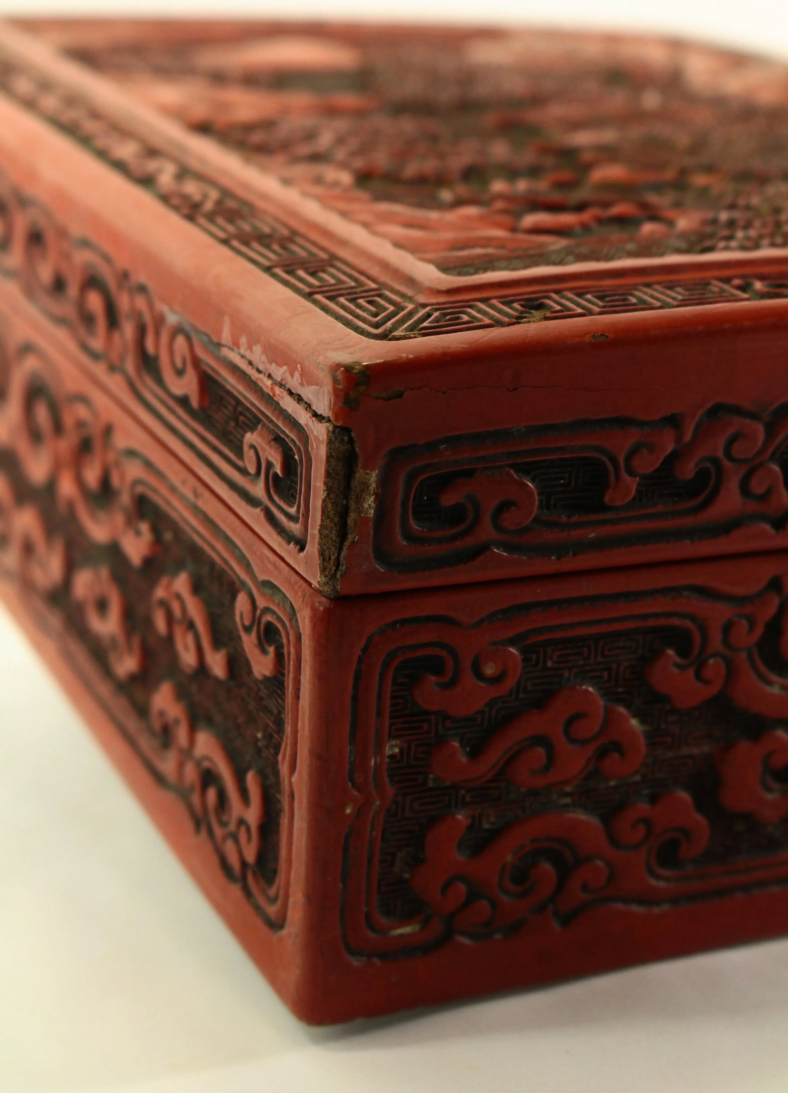 19th Century Chinese X-Large Red Cinnabar Box With Mountainous Landscape - 8