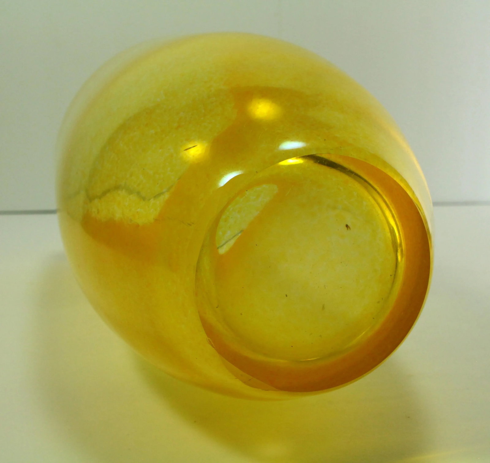Early 20th Century Iridescent Yellow Aurene / Favrile Art Glass Vase, Free Blown - 10