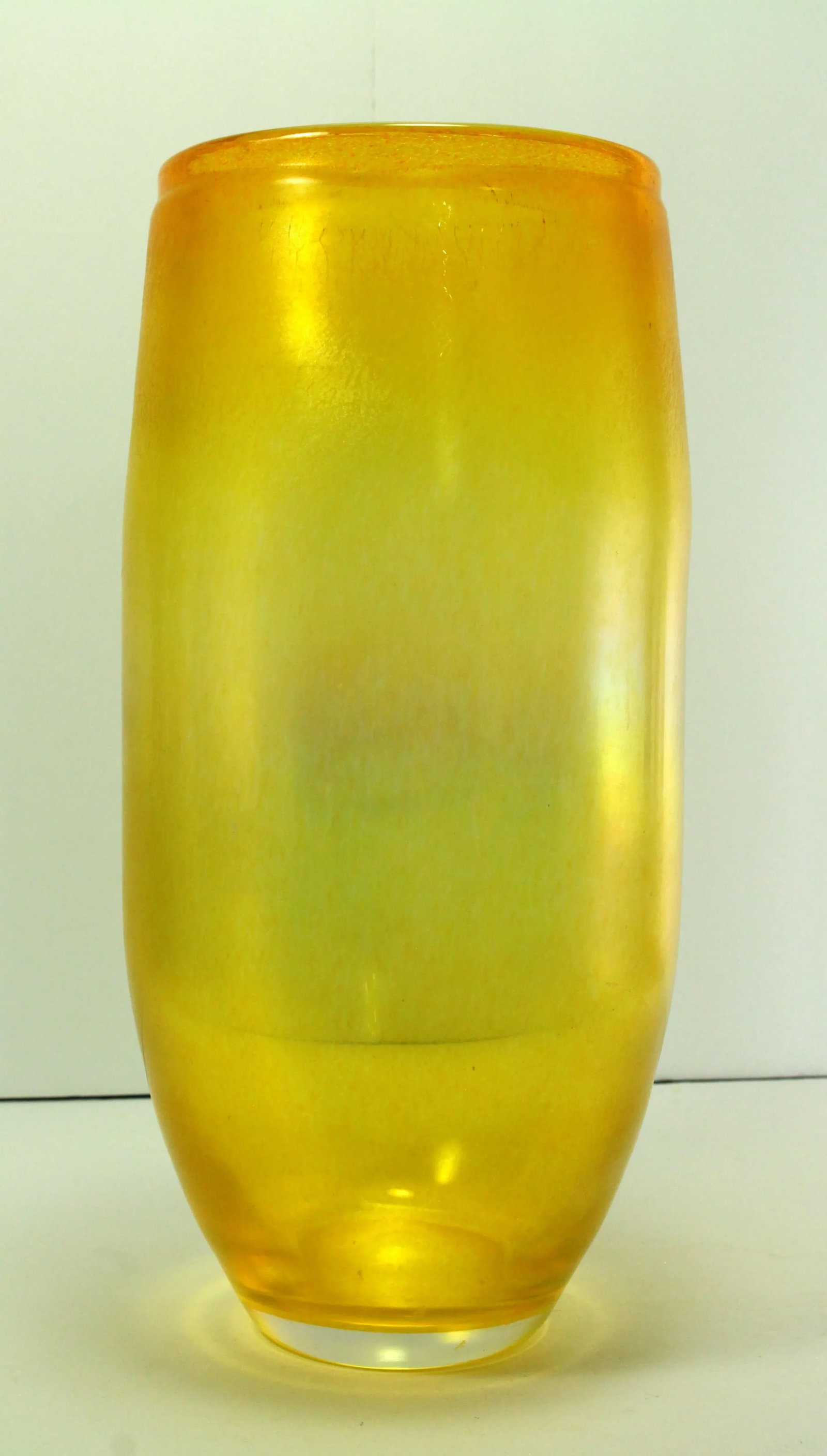 Early 20th Century Iridescent Yellow Aurene / Favrile Art Glass Vase, Free Blown - 2