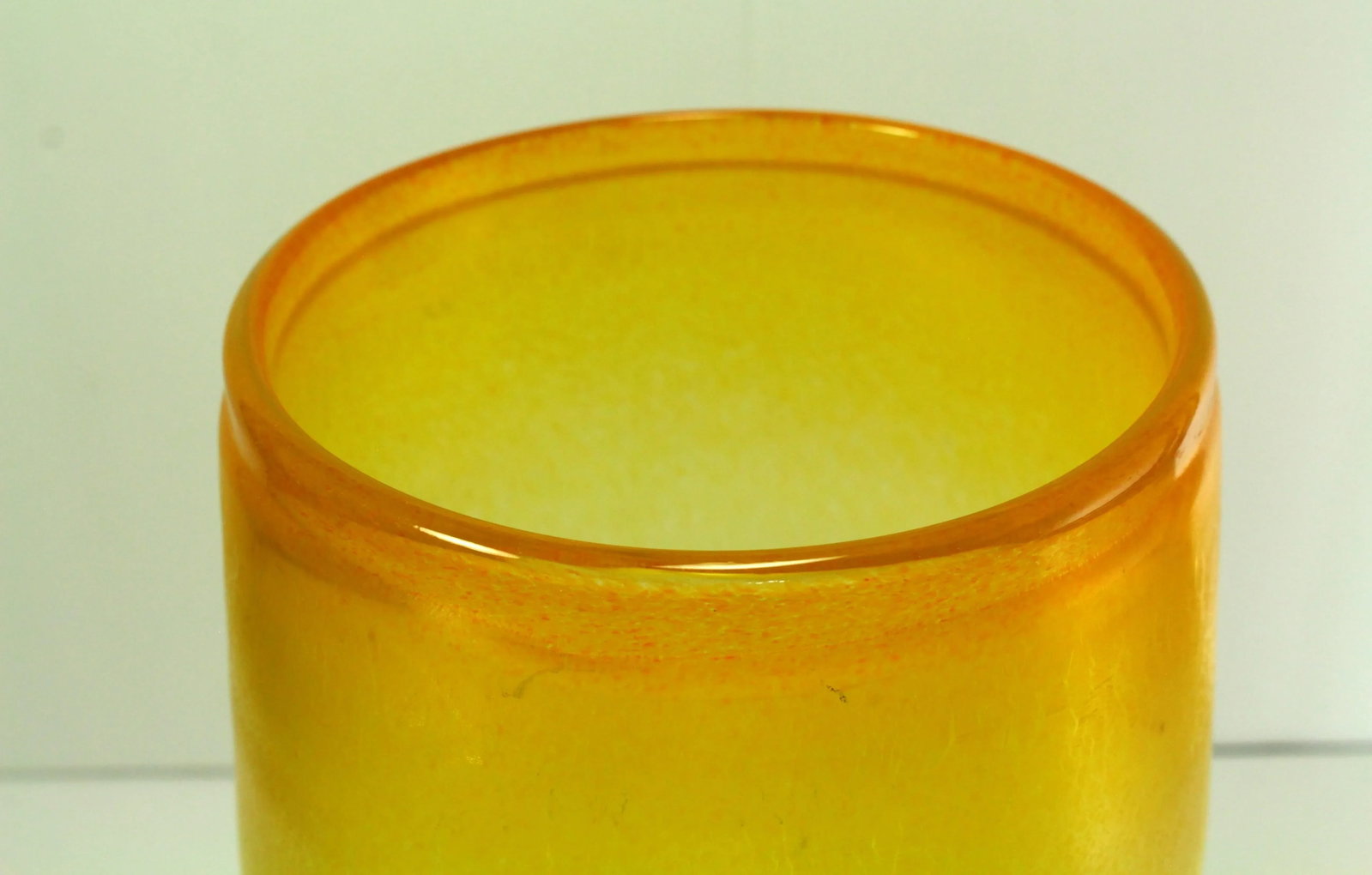 Early 20th Century Iridescent Yellow Aurene / Favrile Art Glass Vase, Free Blown - 5