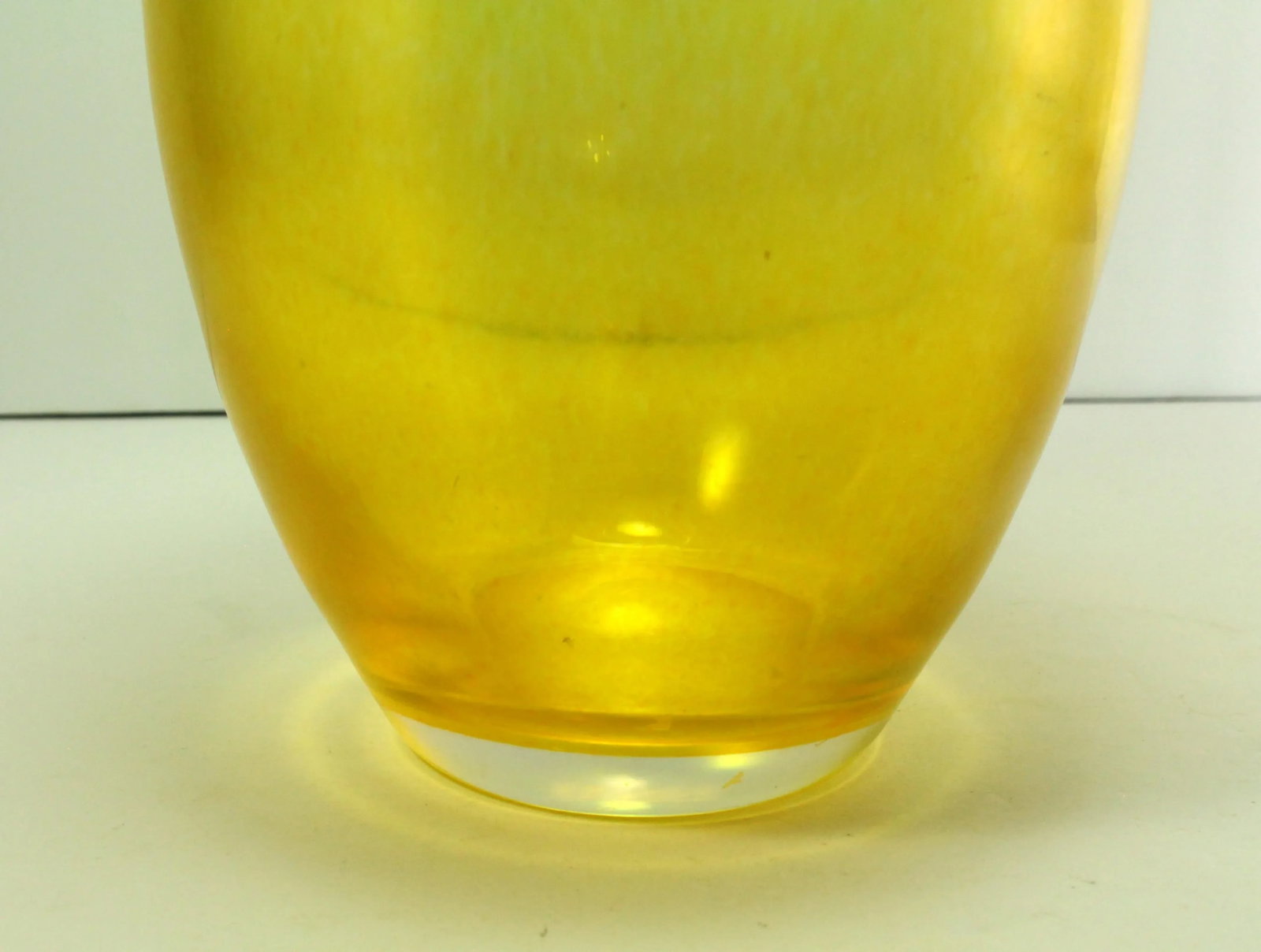 Early 20th Century Iridescent Yellow Aurene / Favrile Art Glass Vase, Free Blown - 6