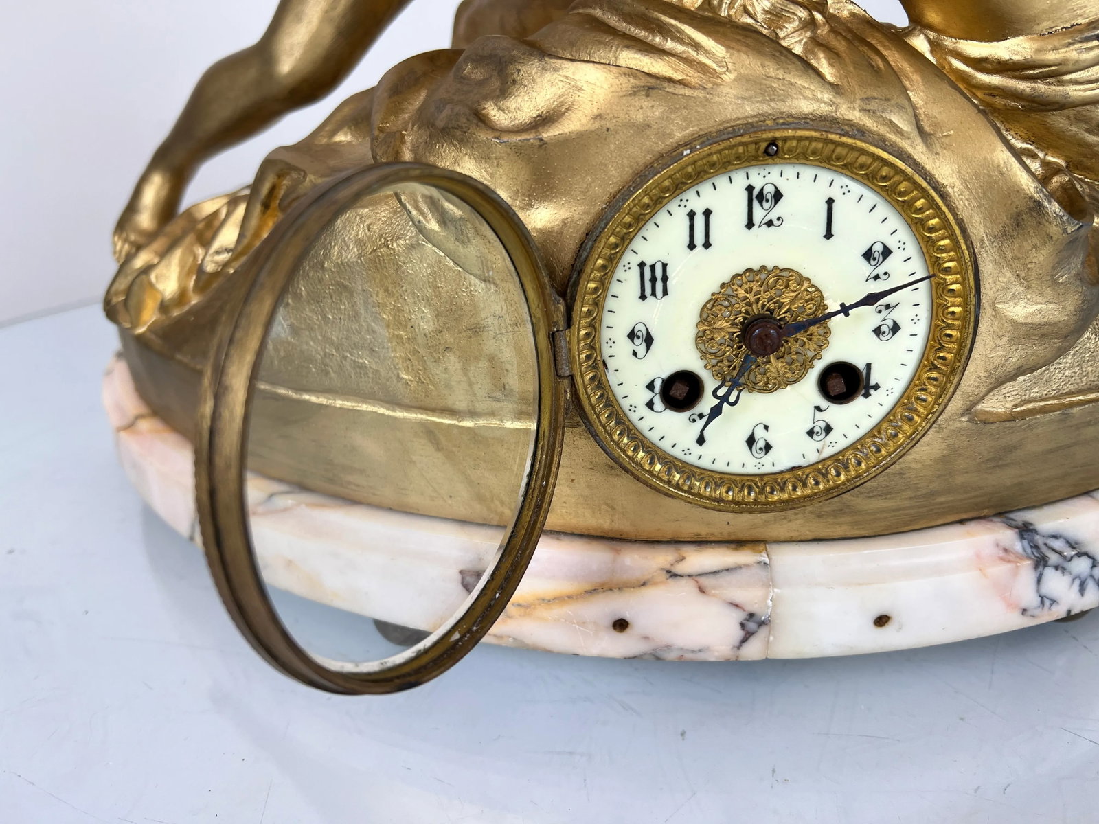 1930s Vintage French Figural Spelter Clock - 9