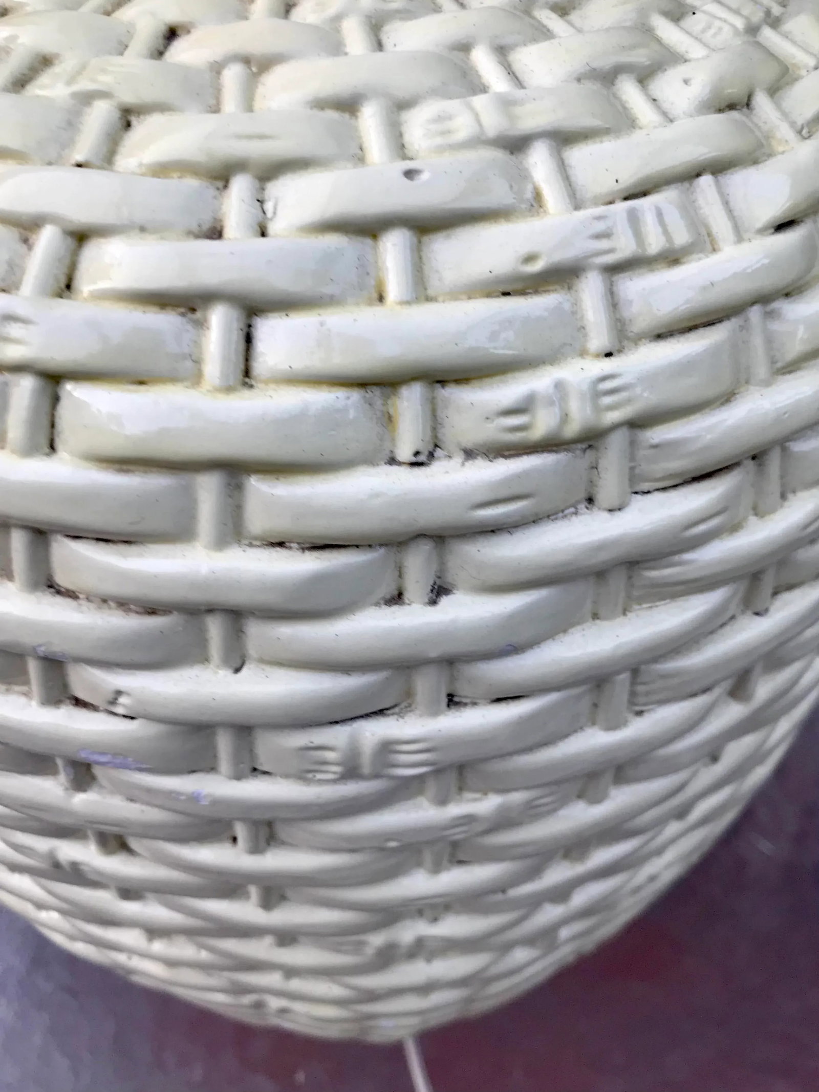 1940's Hollywood Regency White "Wicker" Ceramic Lamp With Shade - 10