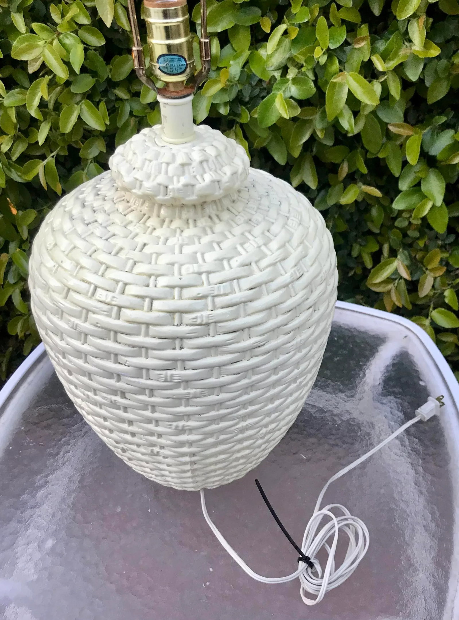 1940's Hollywood Regency White "Wicker" Ceramic Lamp With Shade - 12