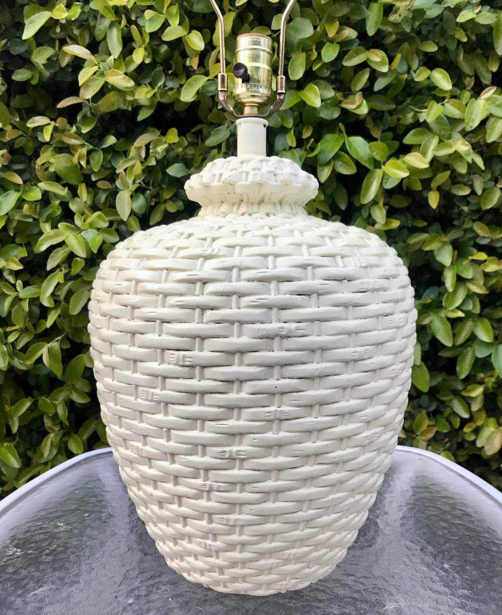 1940's Hollywood Regency White "Wicker" Ceramic Lamp With Shade - 2