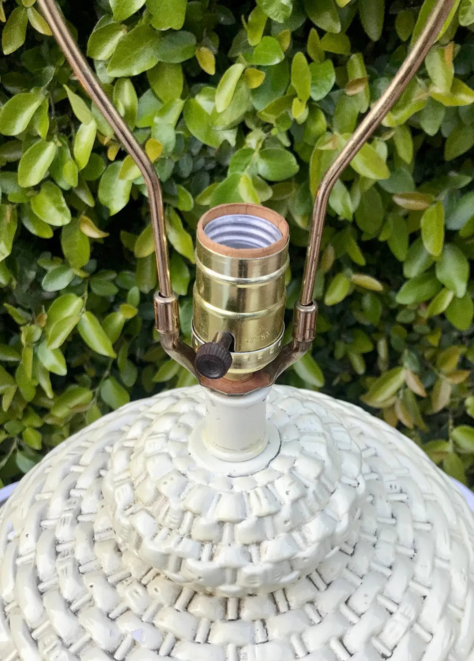 1940's Hollywood Regency White "Wicker" Ceramic Lamp With Shade - 6