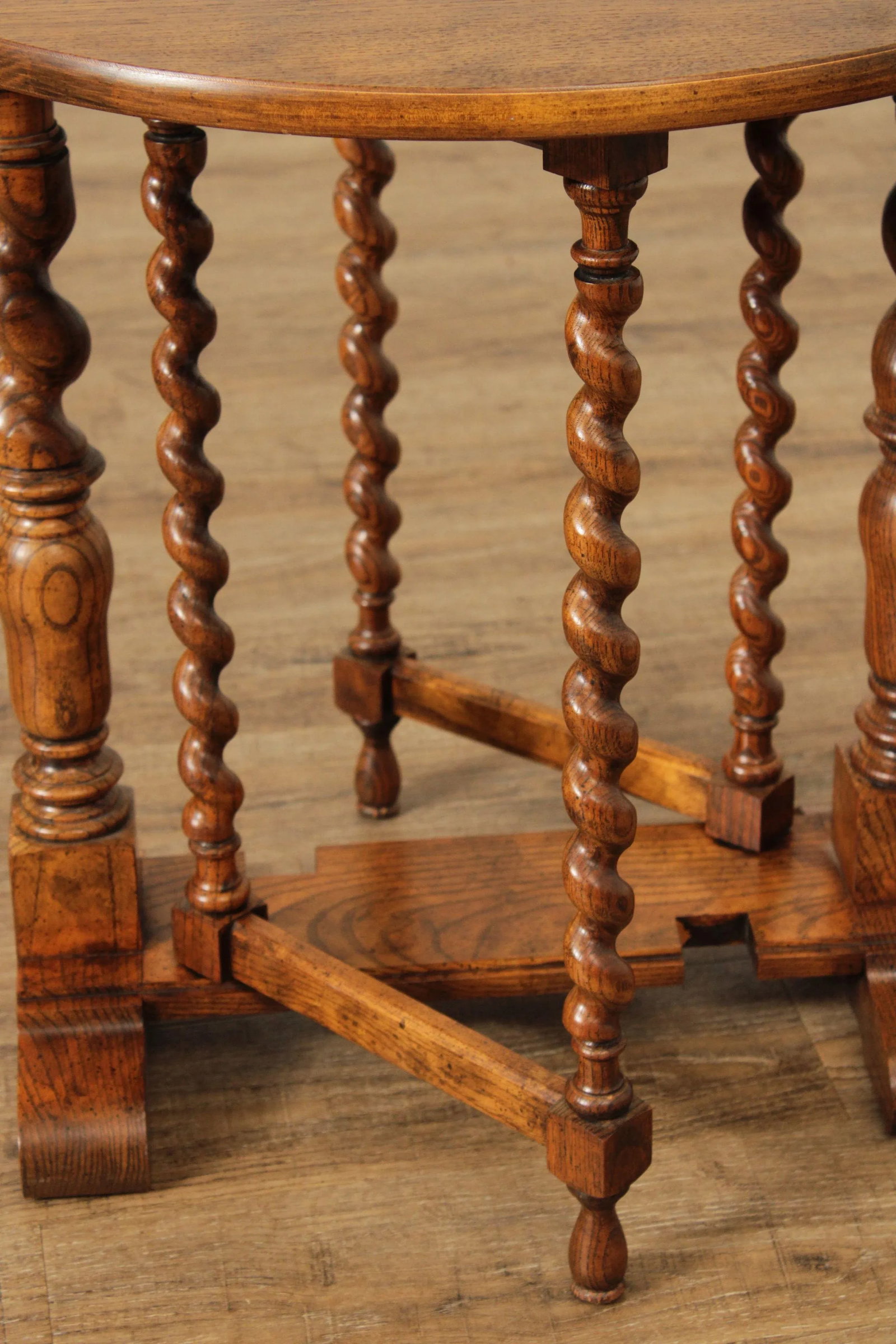 1970s Baker Furniture Jacobean Style Oak Barley Twist Drop Leaf Table - 11