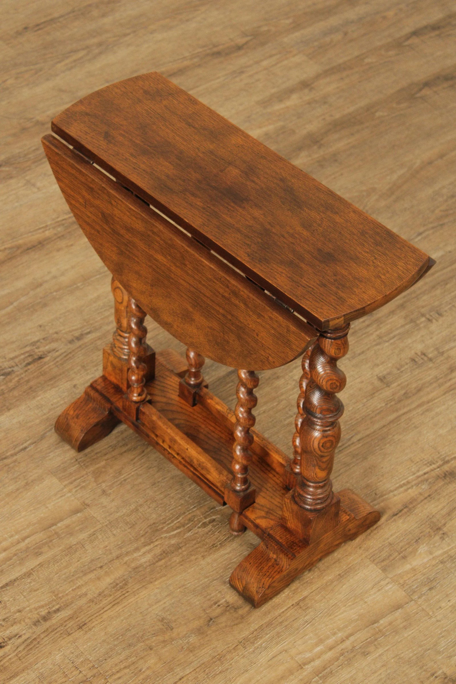 1970s Baker Furniture Jacobean Style Oak Barley Twist Drop Leaf Table - 2