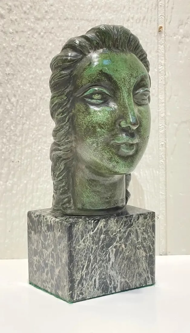 Early 20th Century European Art Deco Portrait Bust of a Lady - 10
