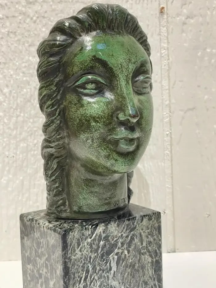 Early 20th Century European Art Deco Portrait Bust of a Lady - 2