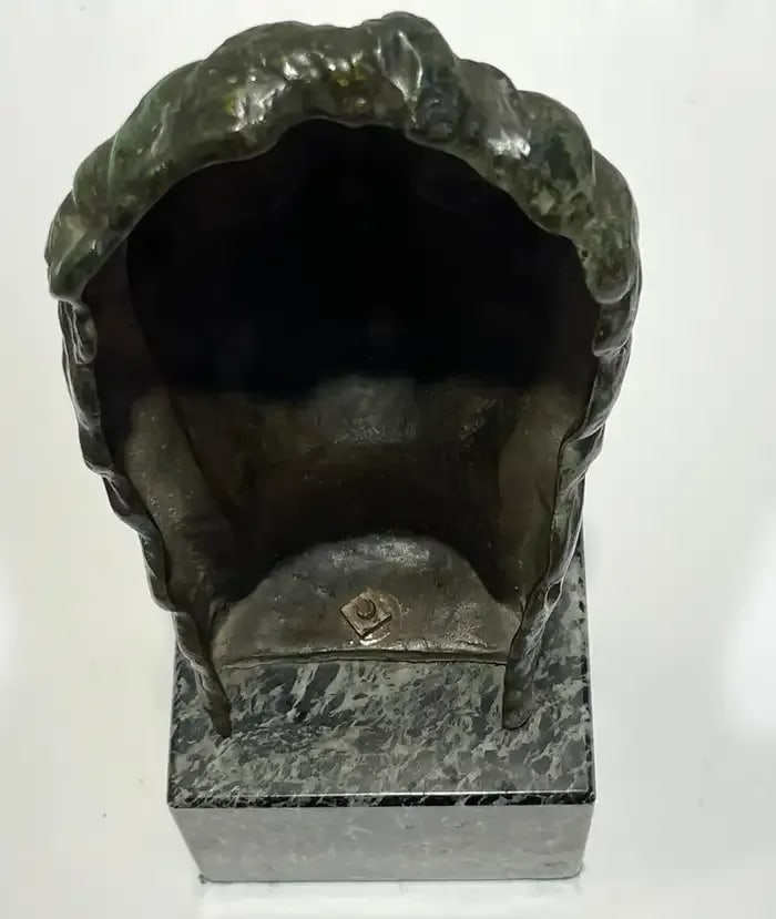 Early 20th Century European Art Deco Portrait Bust of a Lady - 3