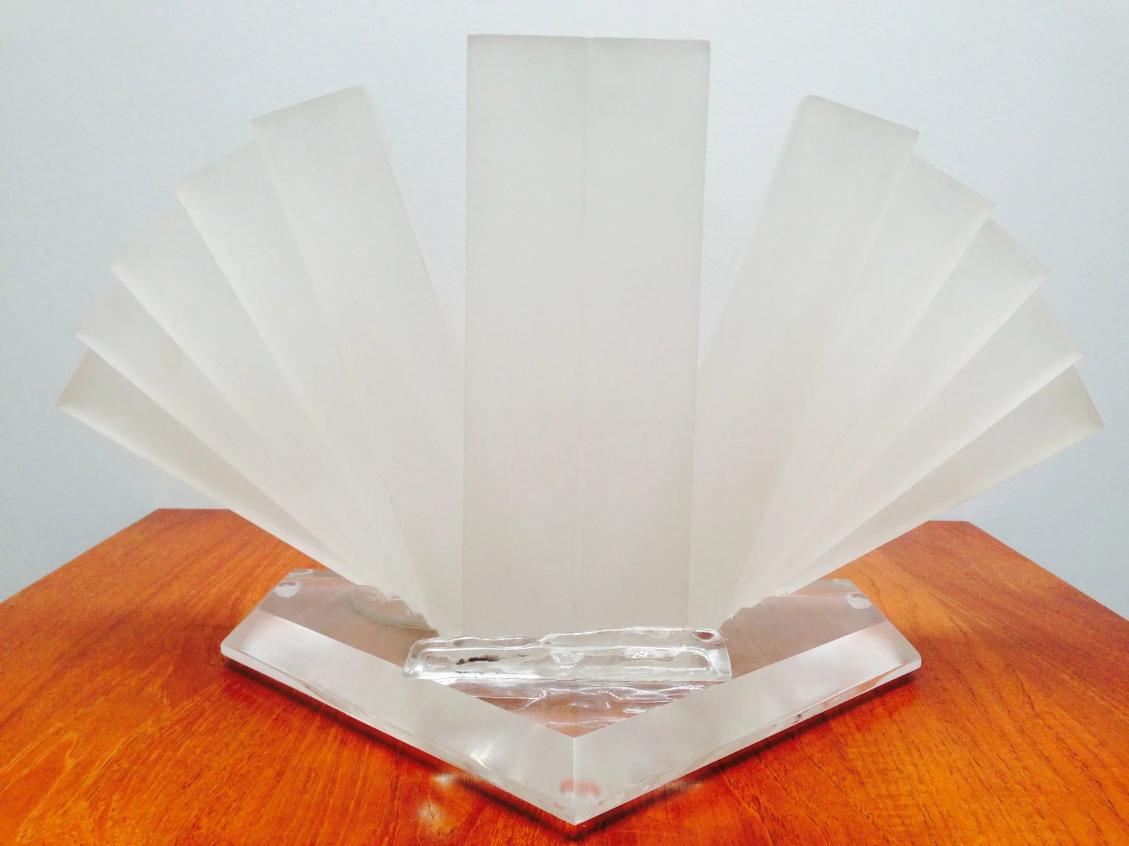 Sculptural Frosted Lucite Sunburst Table Lamp - Studio Piece, 1960s-1970s - 3