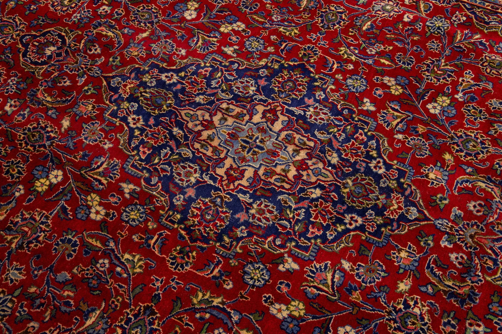 1950s Vintage Kashan Persian Wool Rug Handmade in Red - 5