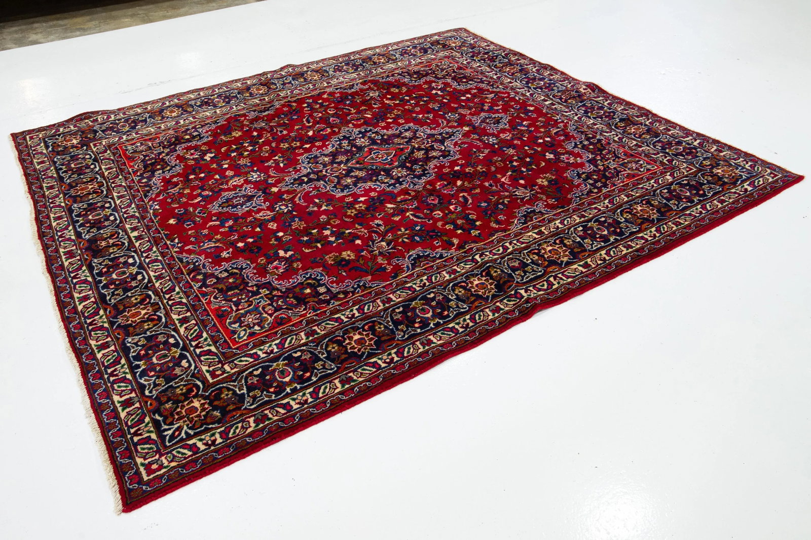 1950s Vintage Medallion Bakhtiari Handmade Wool Rug in Red - 3