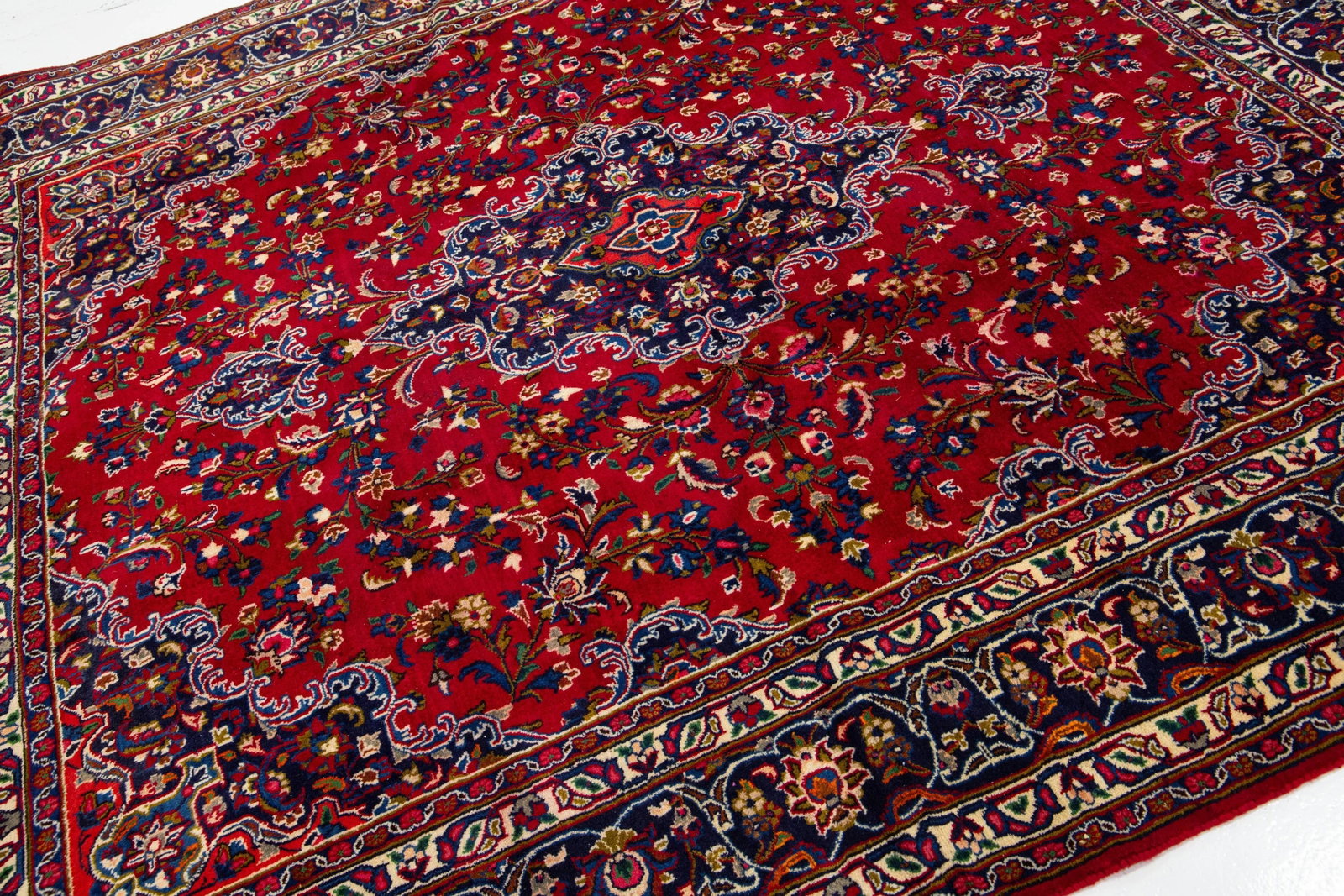 1950s Vintage Medallion Bakhtiari Handmade Wool Rug in Red - 4