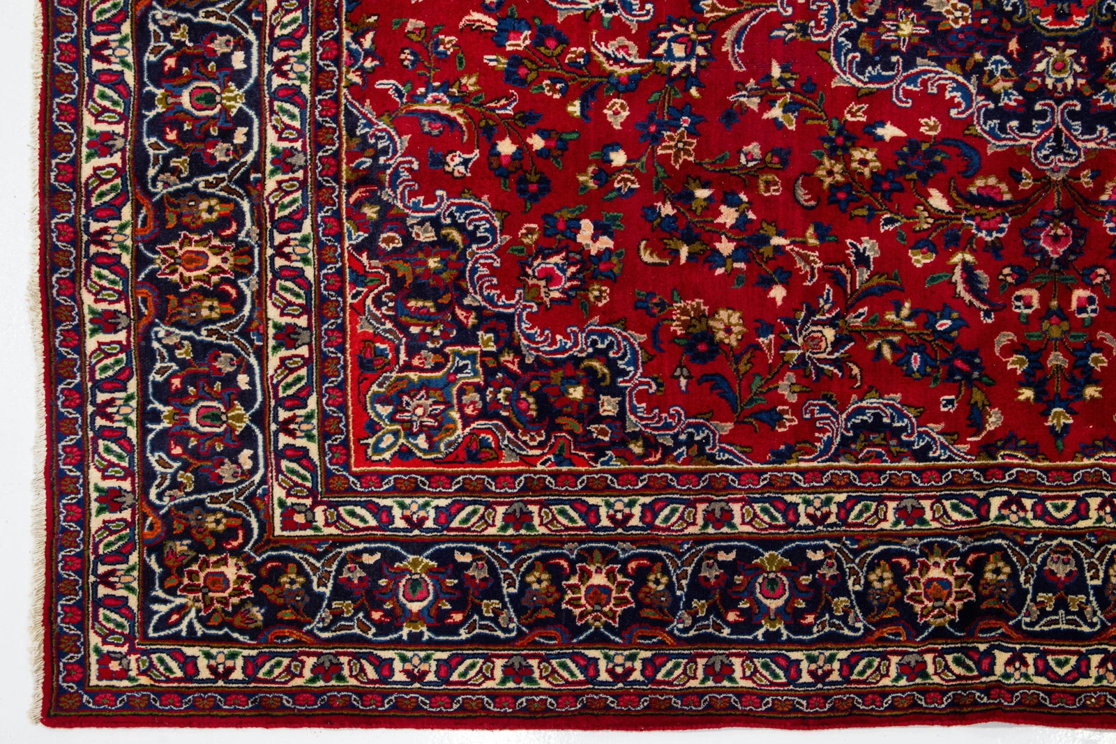 1950s Vintage Medallion Bakhtiari Handmade Wool Rug in Red - 5