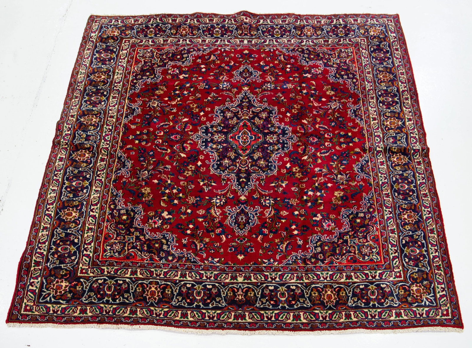 1950s Vintage Medallion Bakhtiari Handmade Wool Rug in Red - 6