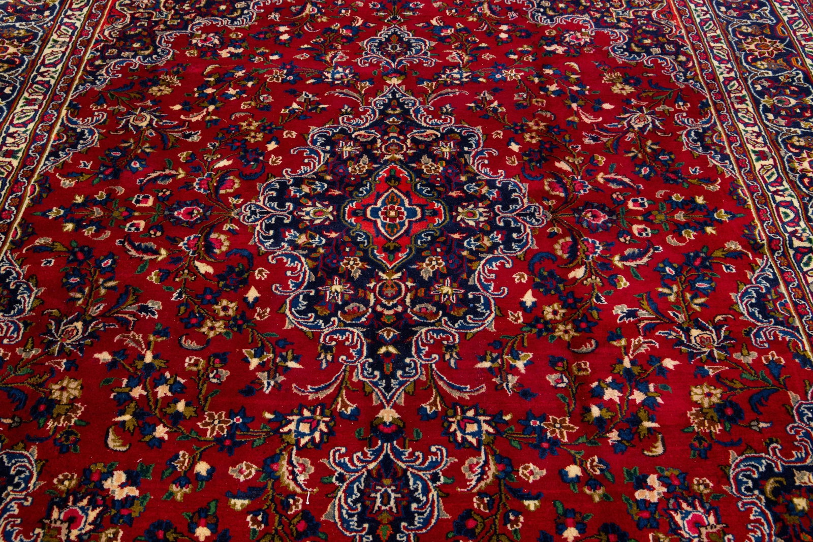 1950s Vintage Medallion Bakhtiari Handmade Wool Rug in Red - 8