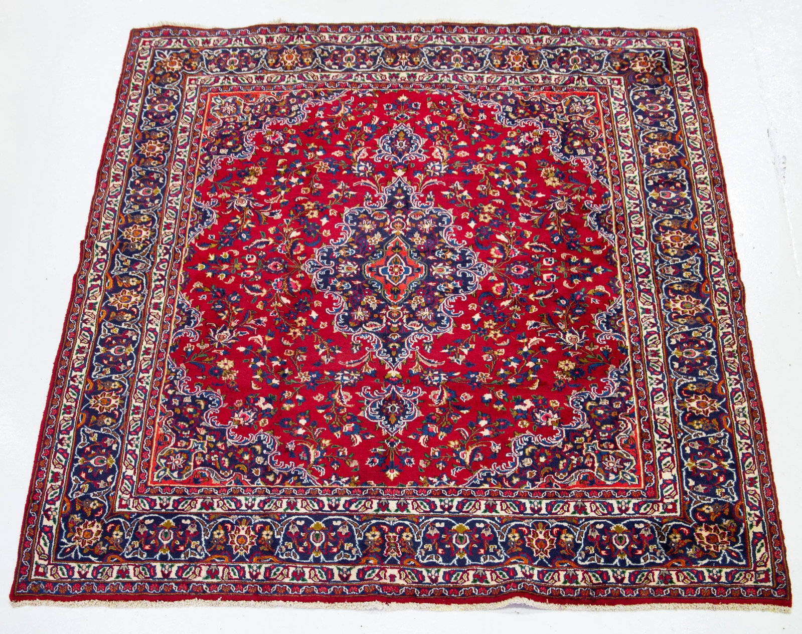 1950s Vintage Medallion Bakhtiari Handmade Wool Rug in Red - 9