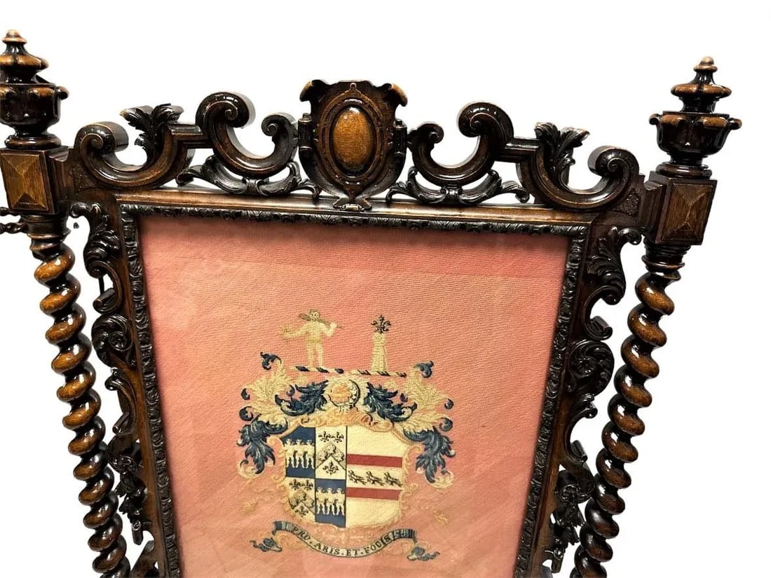 Antique Large Spanish Baroque Style Fire Screen in Carved Walnut and Needlepoint - Late 19th Century - 3