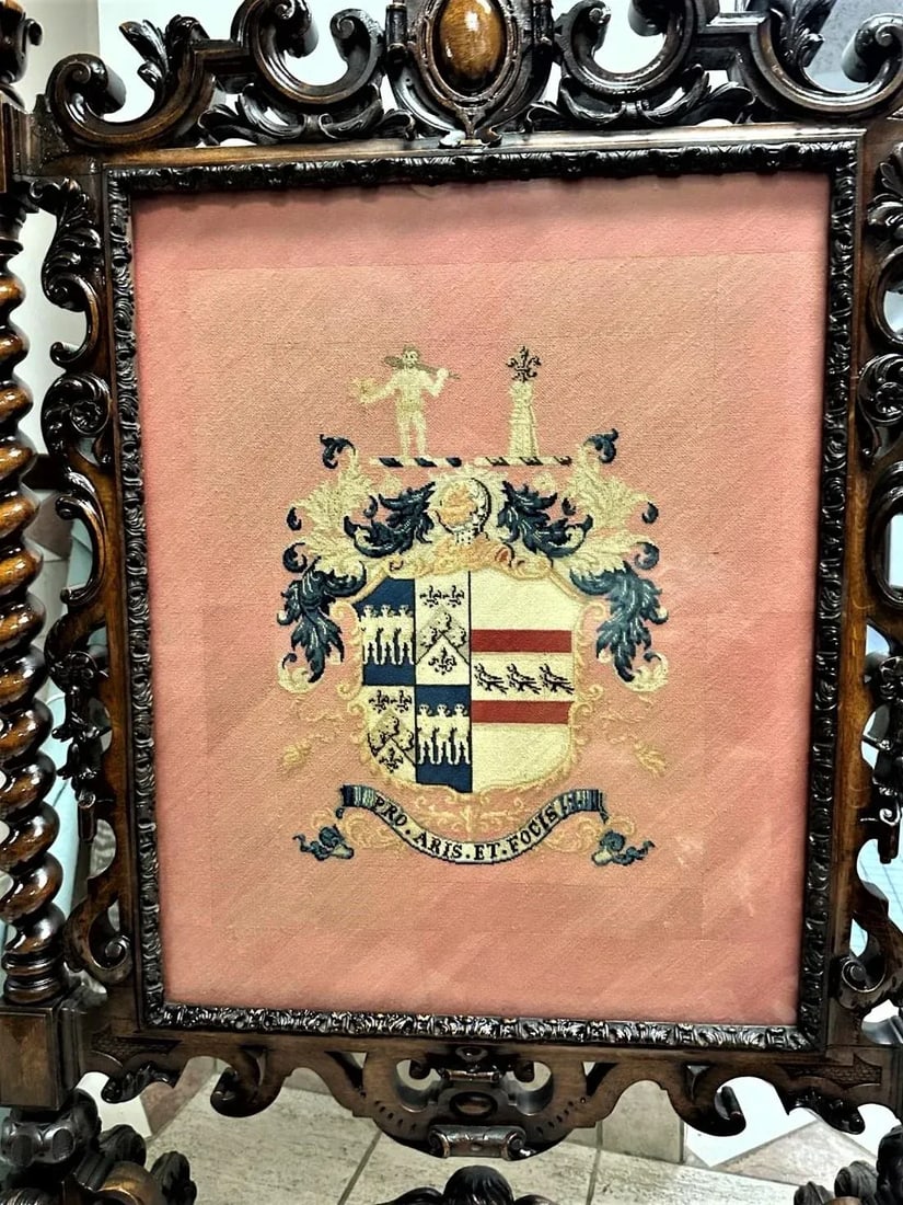 Antique Large Spanish Baroque Style Fire Screen in Carved Walnut and Needlepoint - Late 19th Century - 7