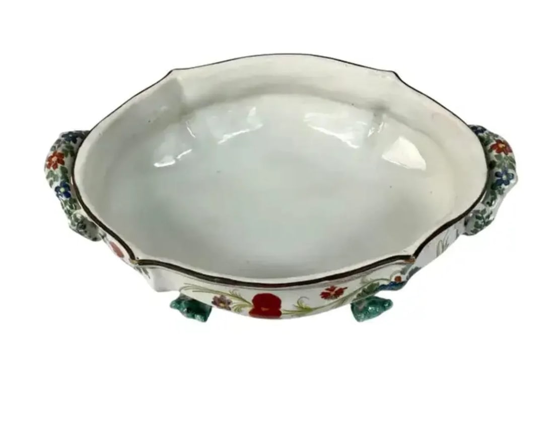 19th Century Italian Faenza Garofano Covered Tureen With Handles - 2