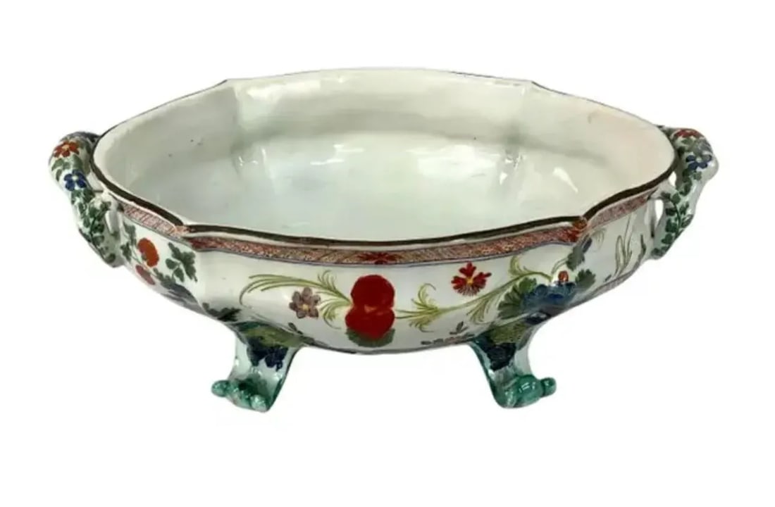 19th Century Italian Faenza Garofano Covered Tureen With Handles - 3