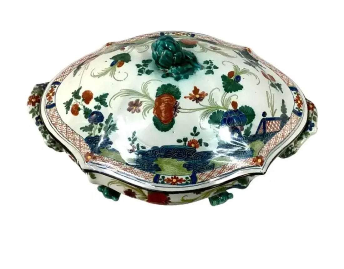 19th Century Italian Faenza Garofano Covered Tureen With Handles - 4