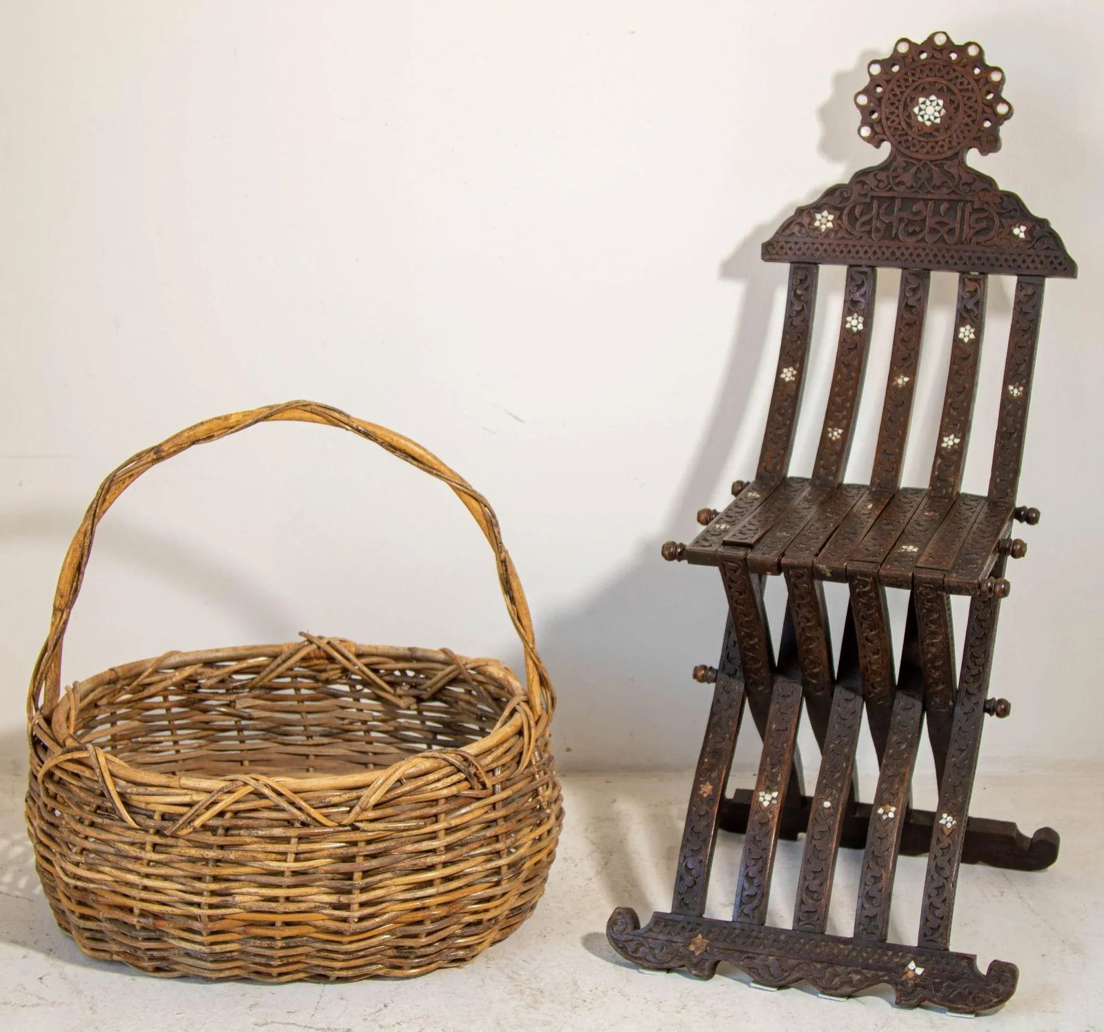 Large Antique French Provincial Grape Harvest Wicker Basket With Single Handle - 3