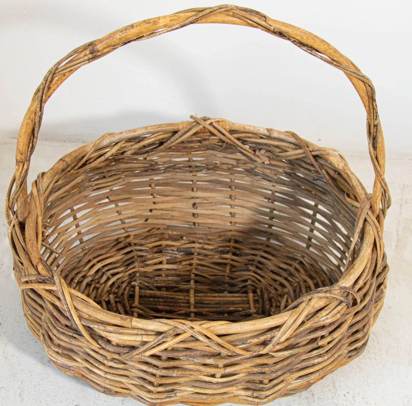 Large Antique French Provincial Grape Harvest Wicker Basket With Single Handle - 4