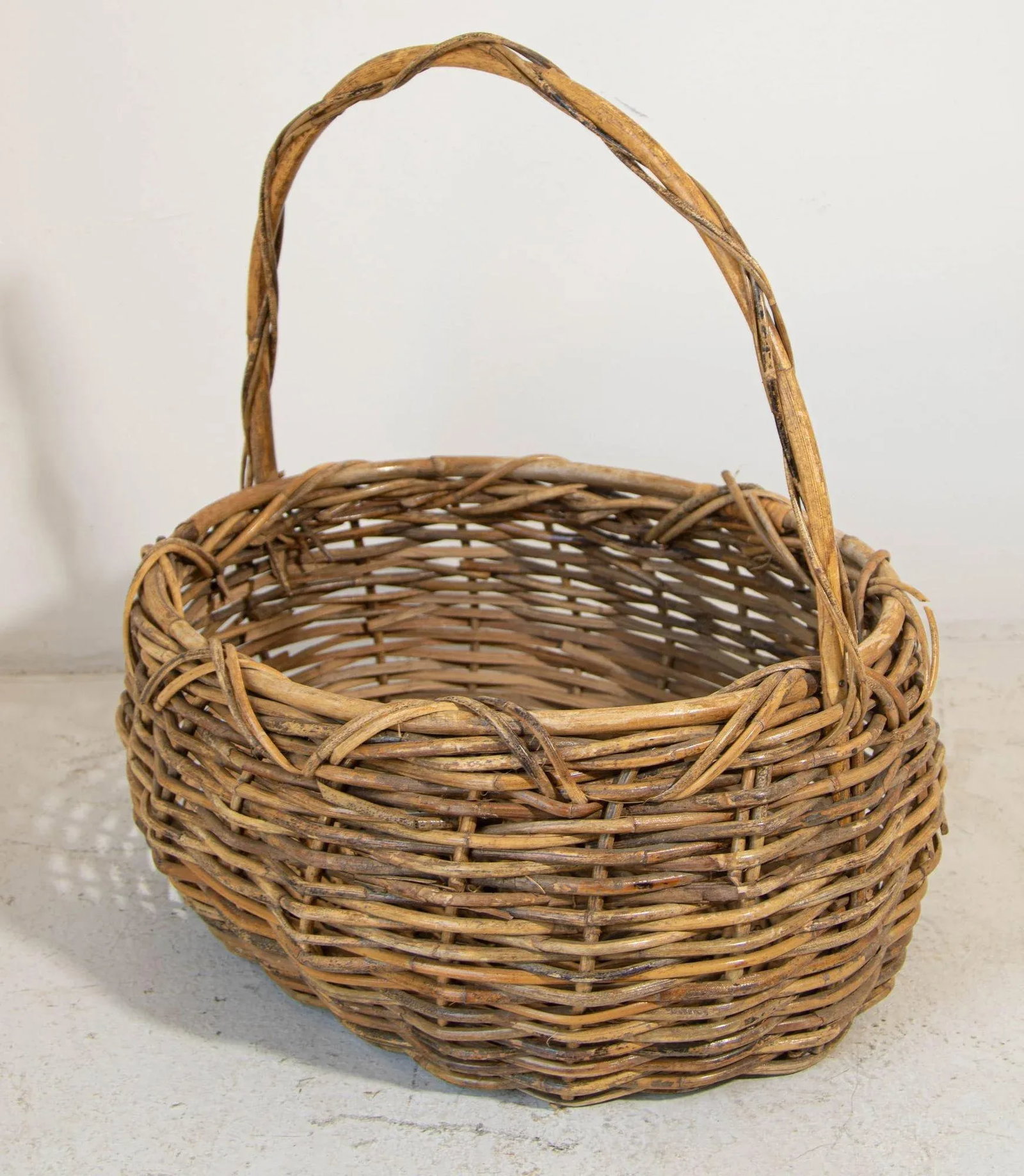 Large Antique French Provincial Grape Harvest Wicker Basket With Single Handle - 5