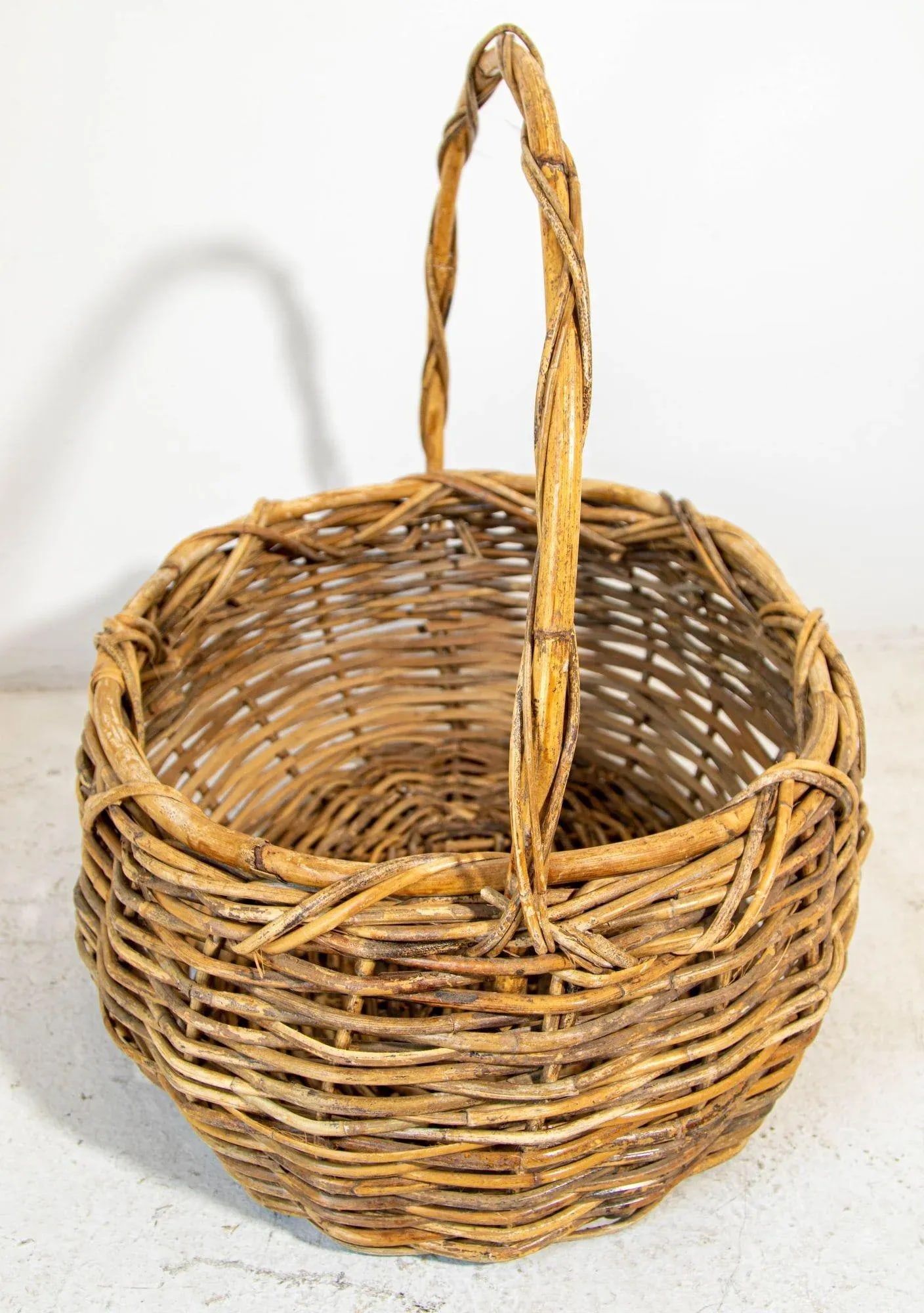 Large Antique French Provincial Grape Harvest Wicker Basket With Single Handle - 9