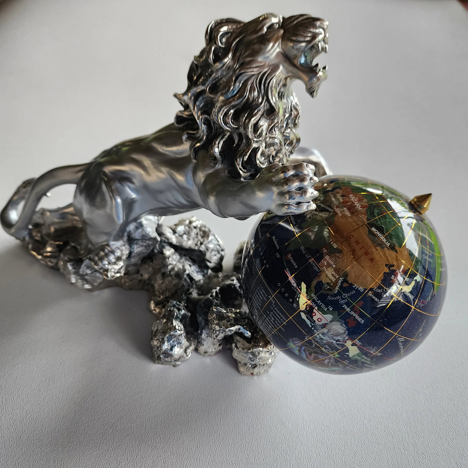 Vintage 1972 Brunel Preziosi d'Autore Silver Clad Lion and Gemstone Globe - 7